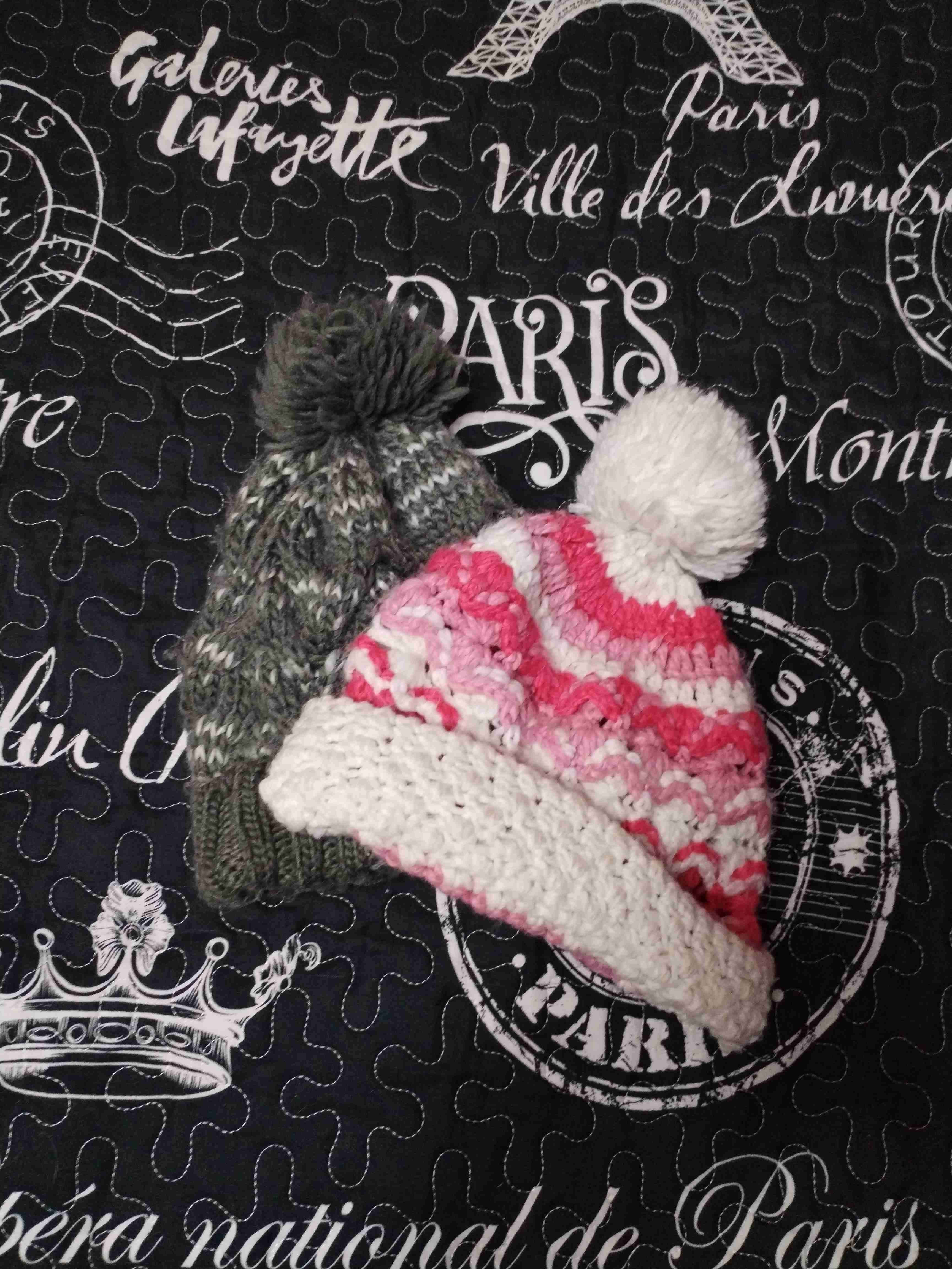 Set de gorros de lana con pompones