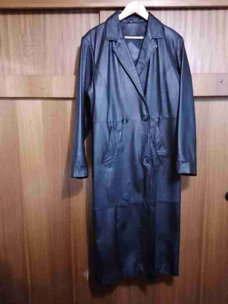 Abrigo largo negro de cuero genuino