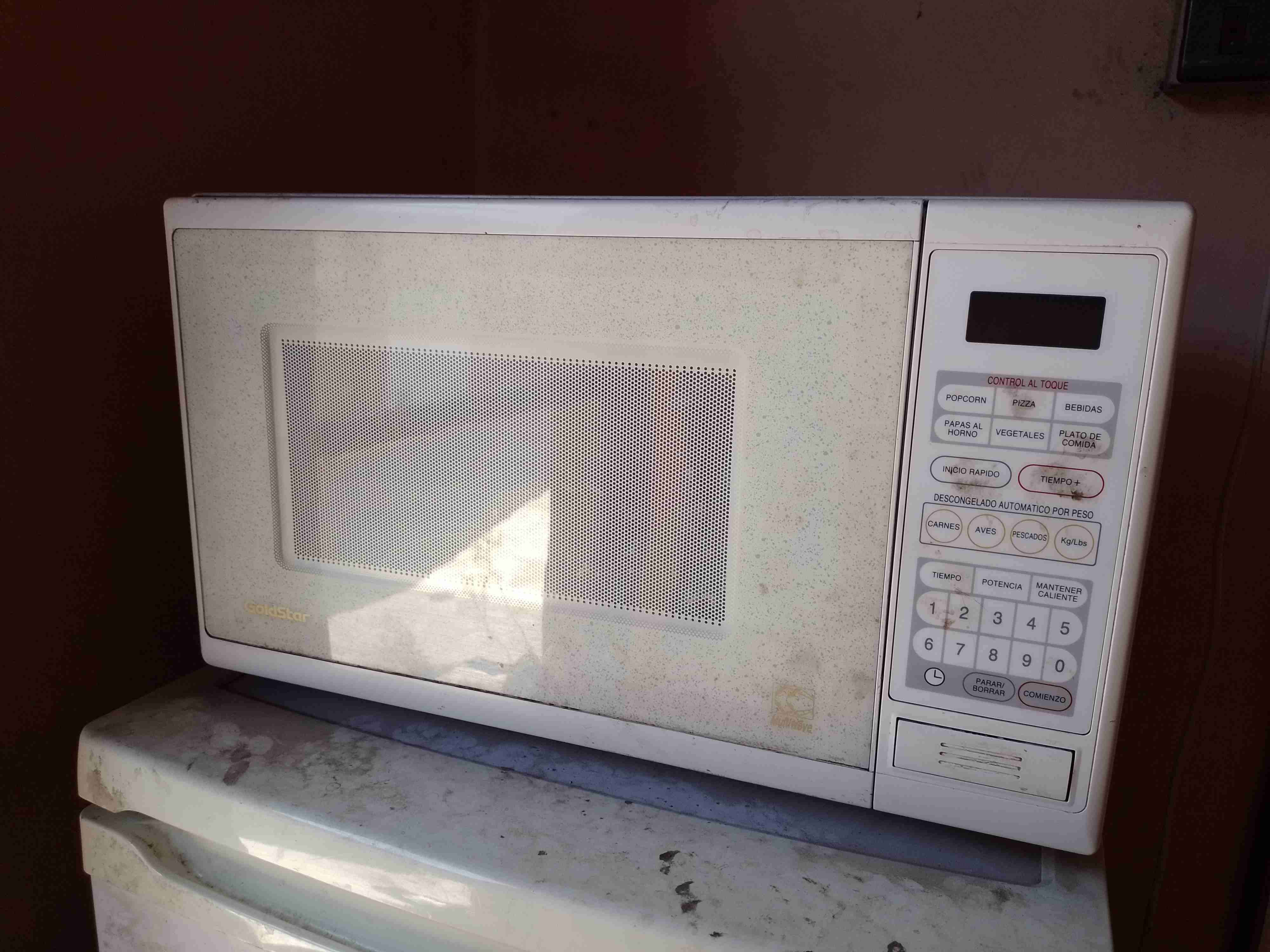 Microondas Goldstar blanco usado
