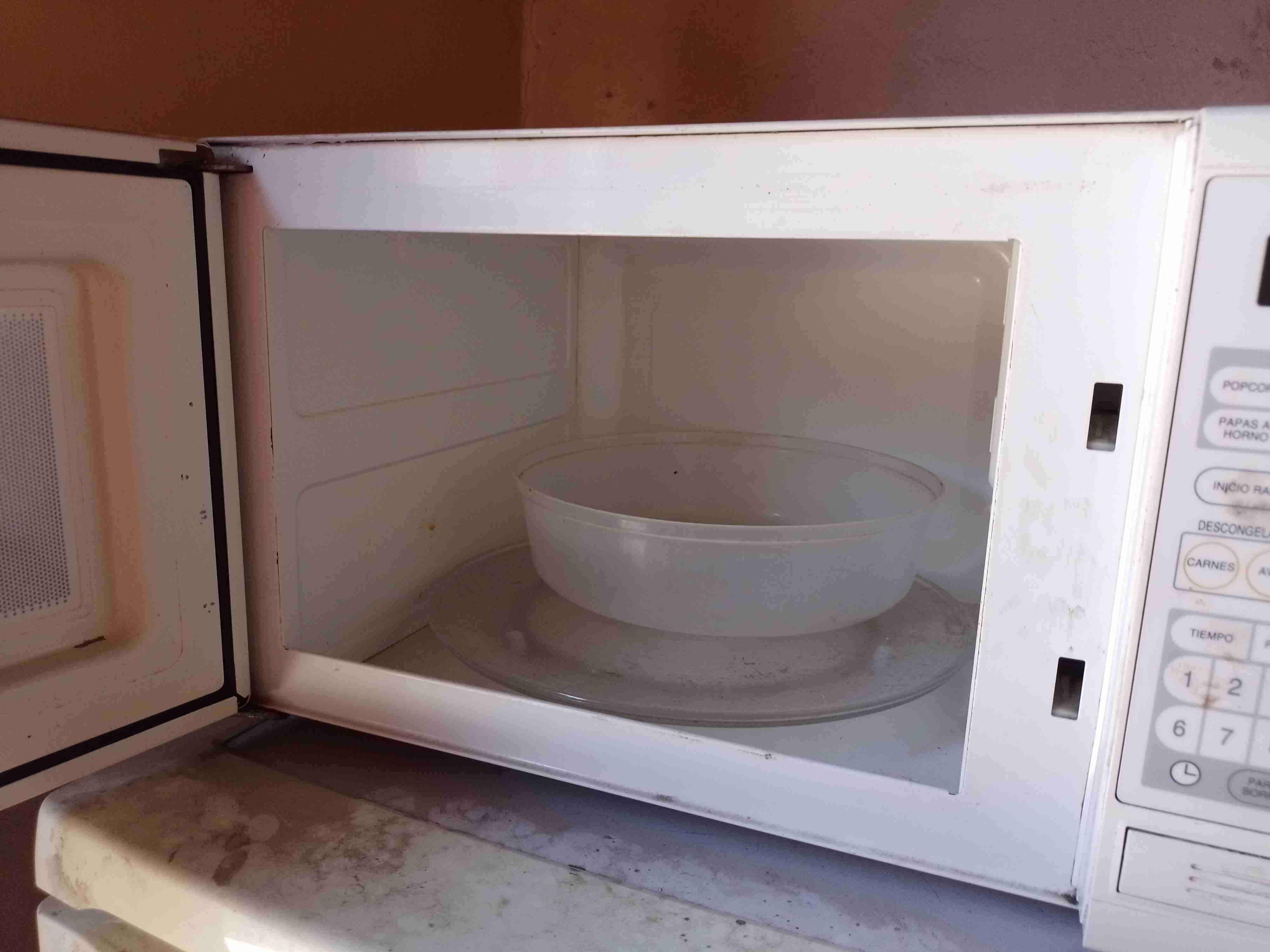 Microondas Goldstar blanco usado - miniatura 2