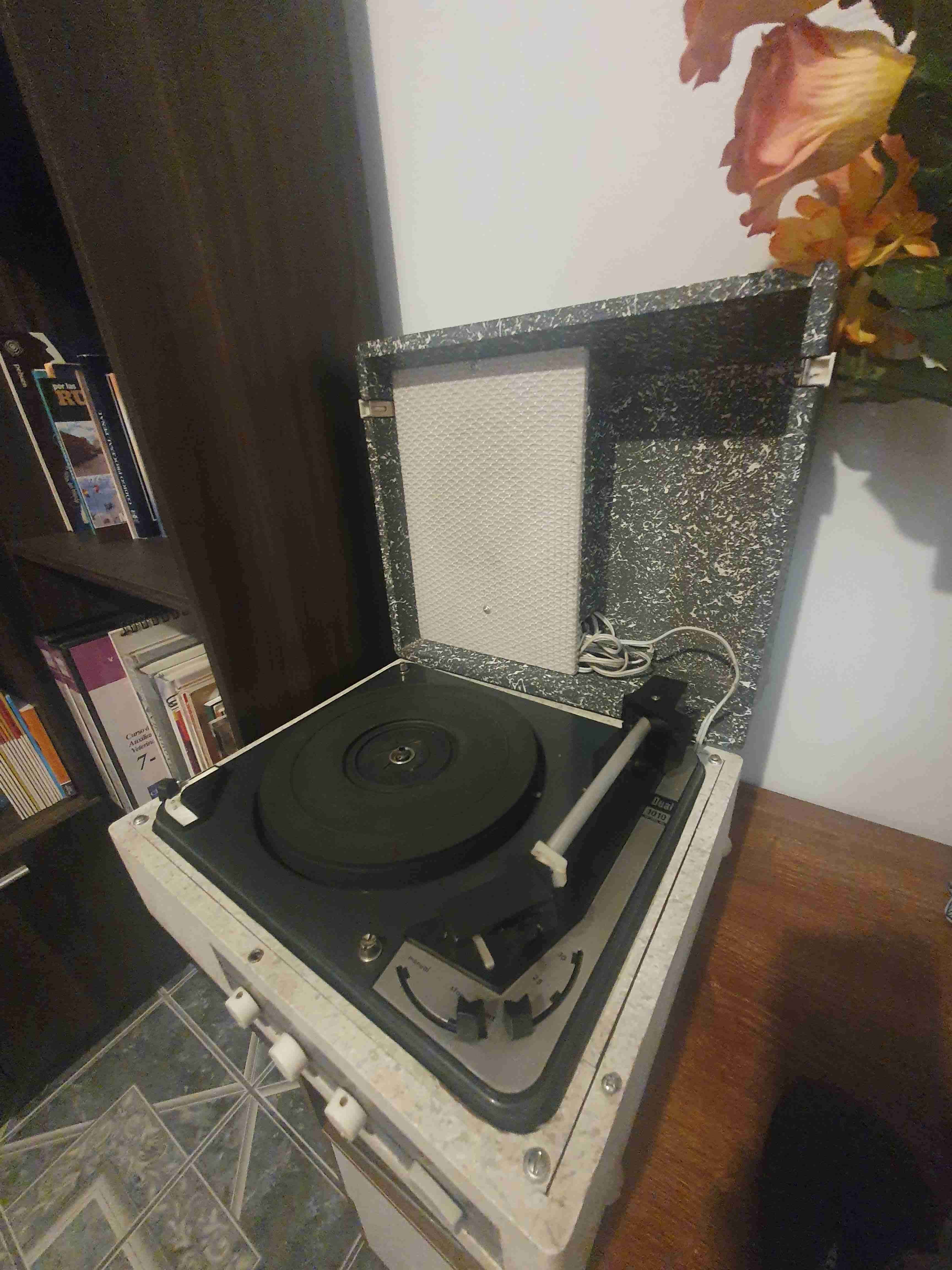 Tocadiscos vintage en maleta - miniatura 2