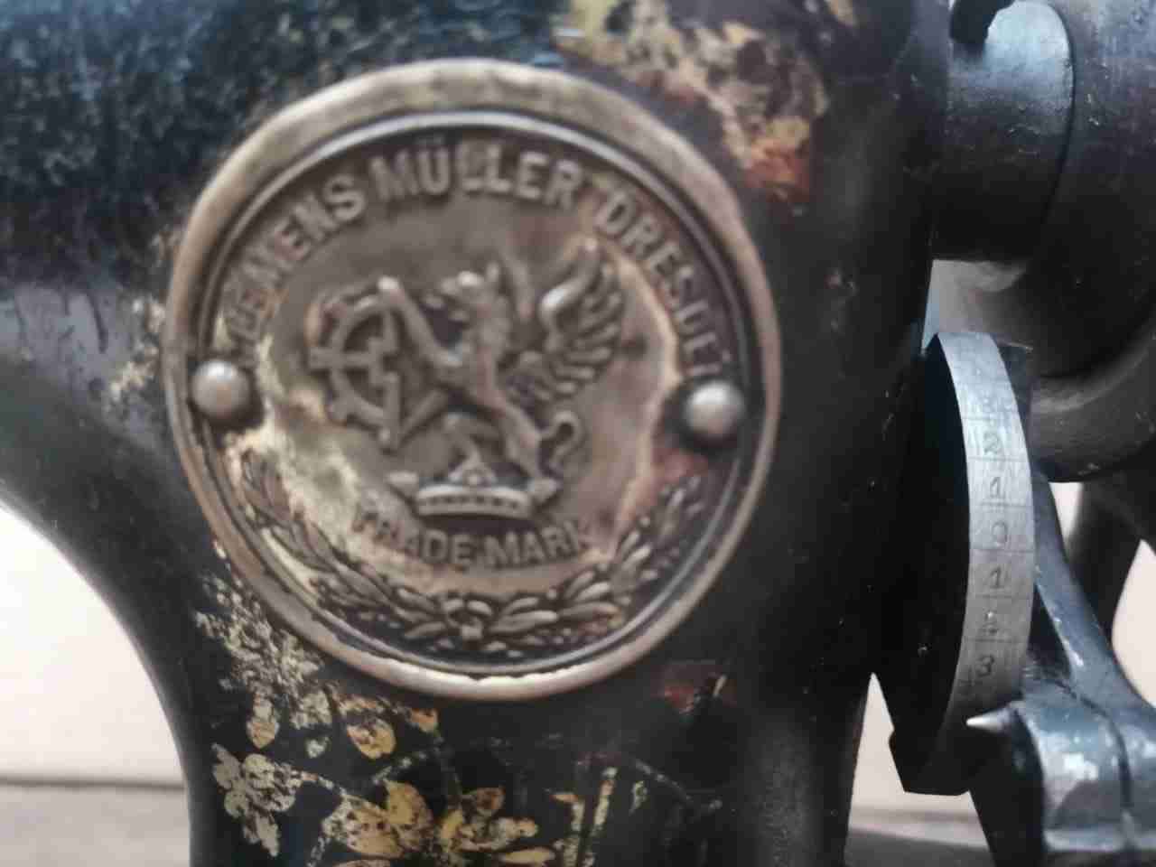 Máquina de coser antigua manual Clemens Müller - miniatura 3