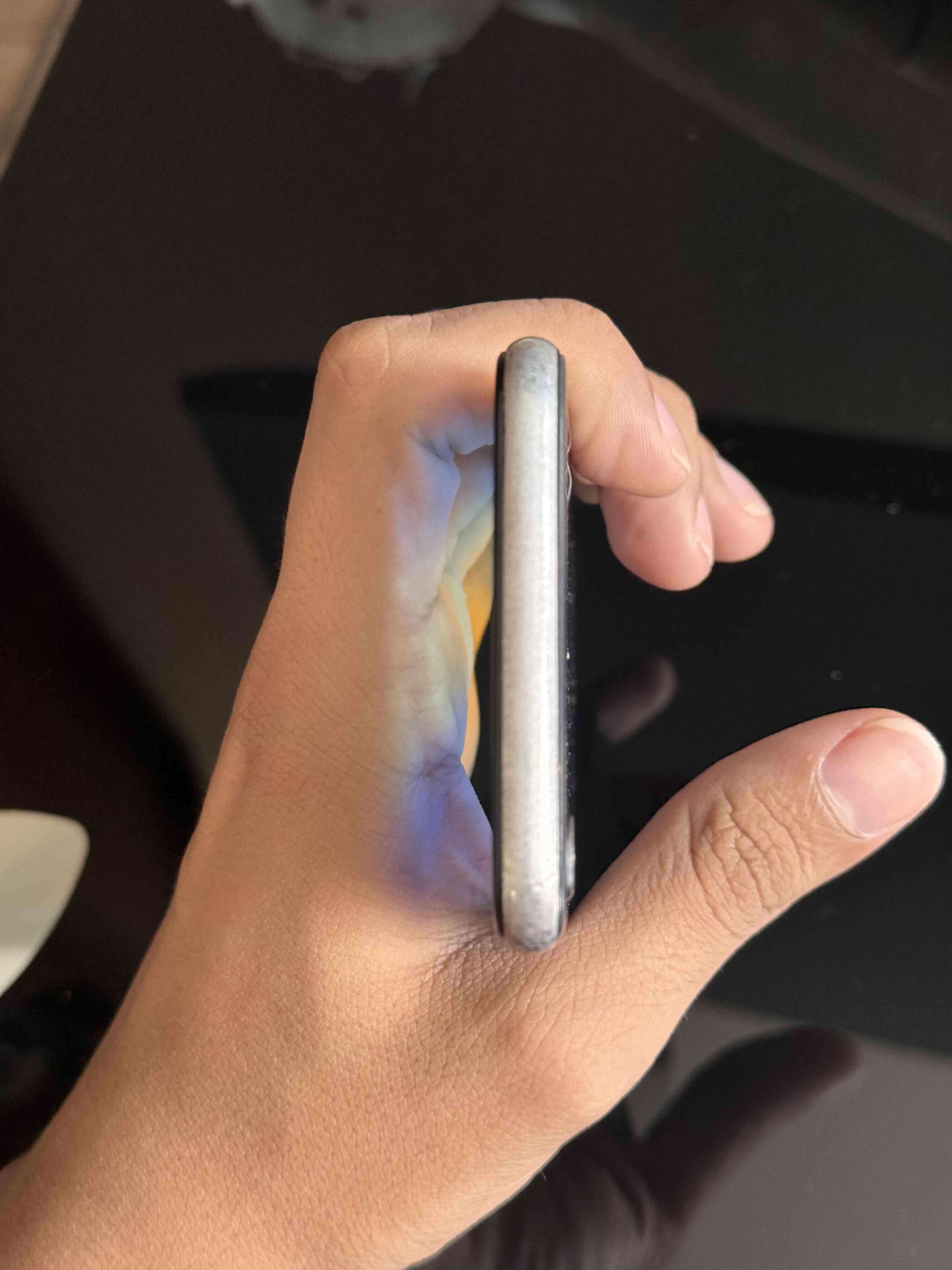 iPhone 8 con detalles - miniatura 5