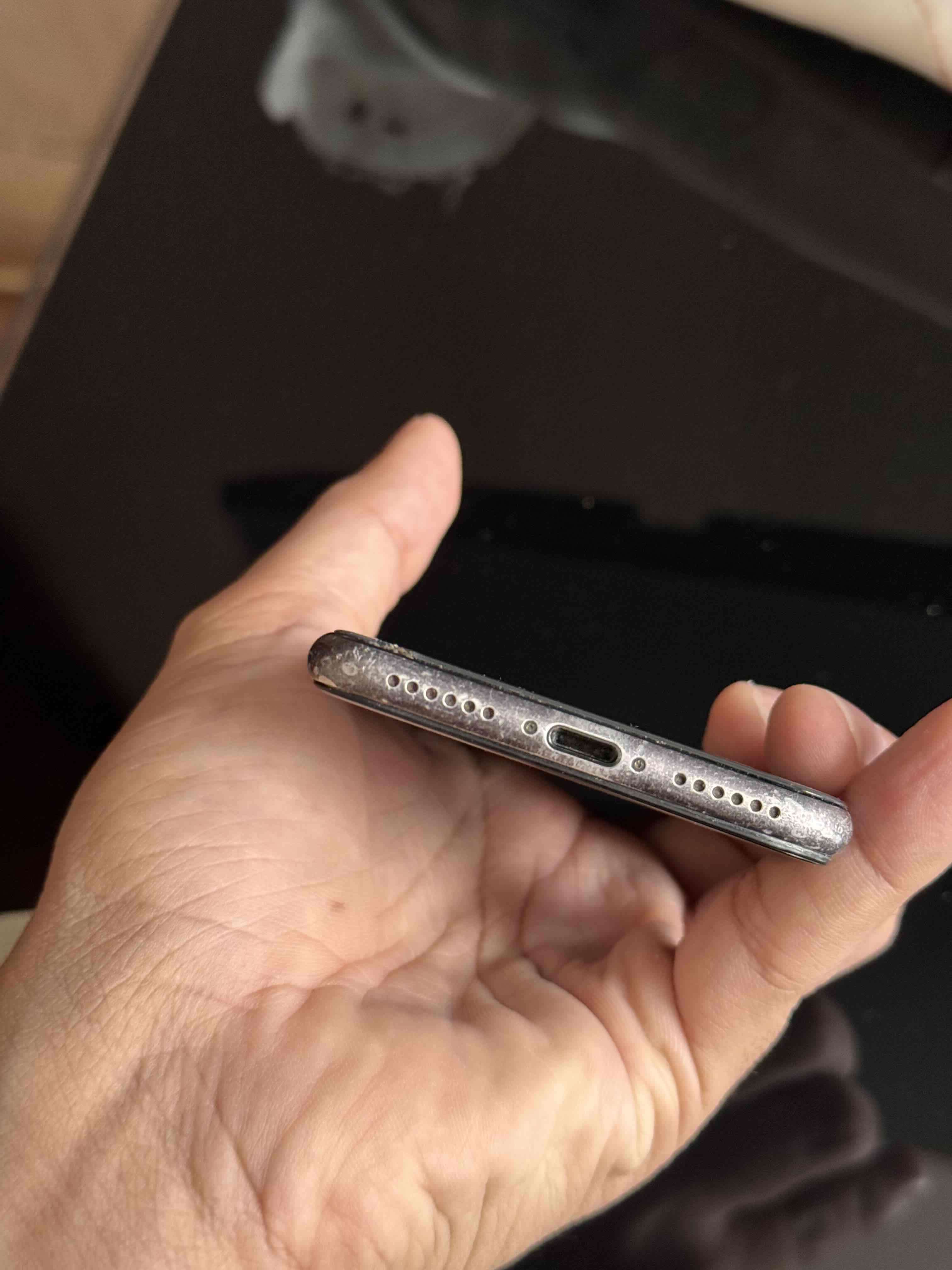 iPhone 8 con detalles - miniatura 6