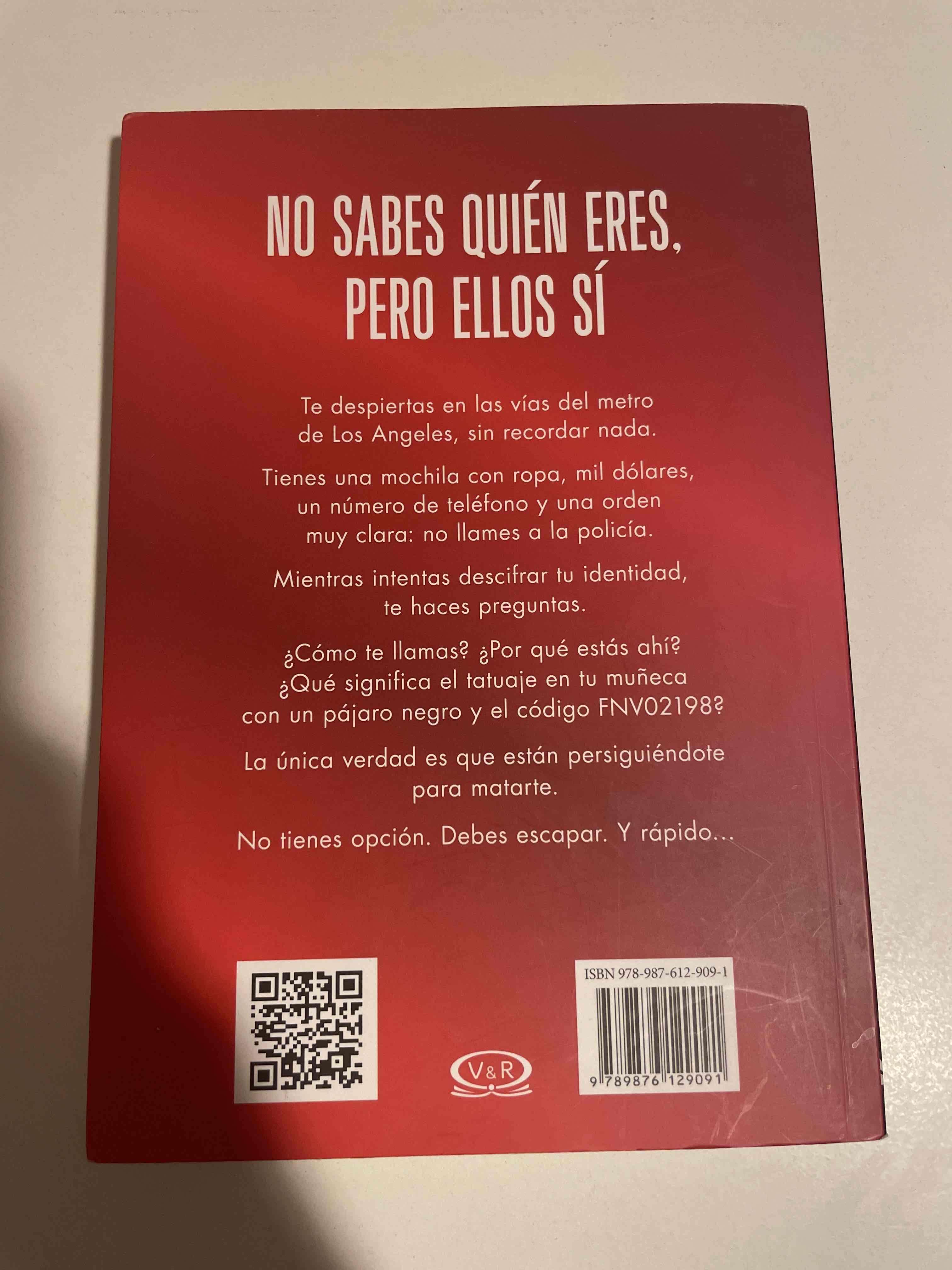 Libro 'Blackbird' de Anna Carey - miniatura 2