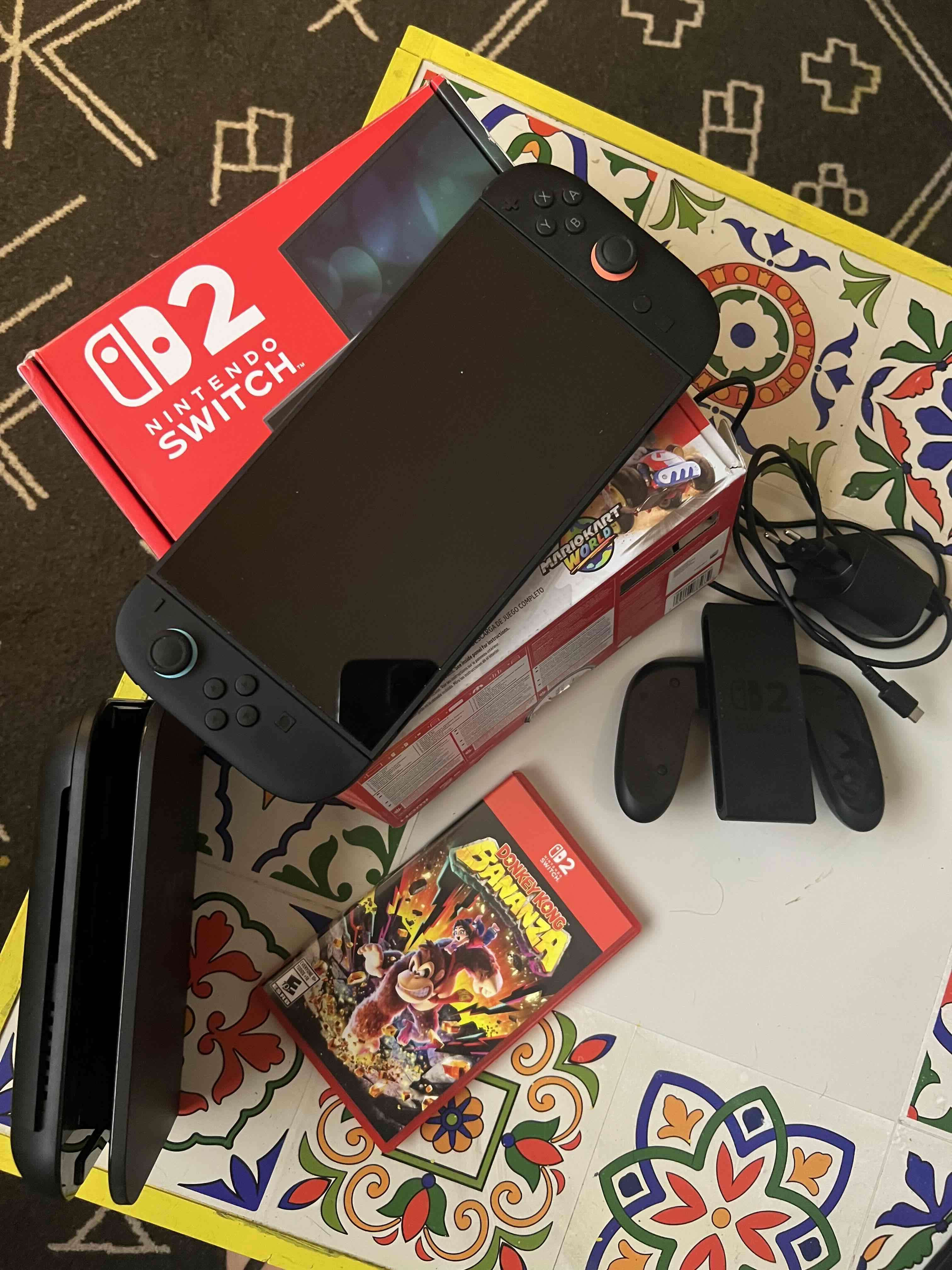 Nintendo Switch  2 + 2 juegos - miniatura 3