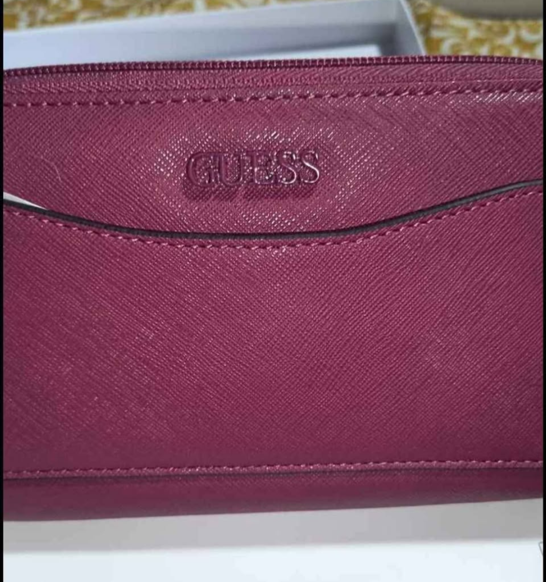 Billetera GUESS burdeo