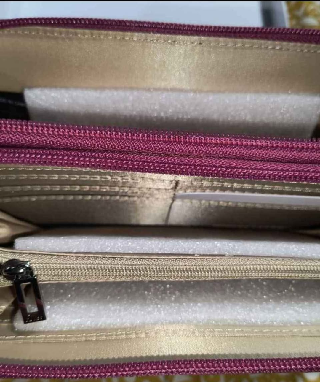 Billetera GUESS burdeo - miniatura 3