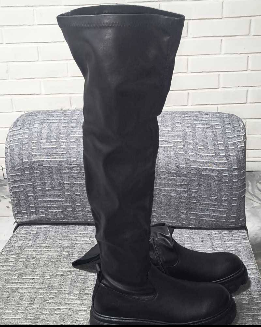 Botas negras hasta el muslo