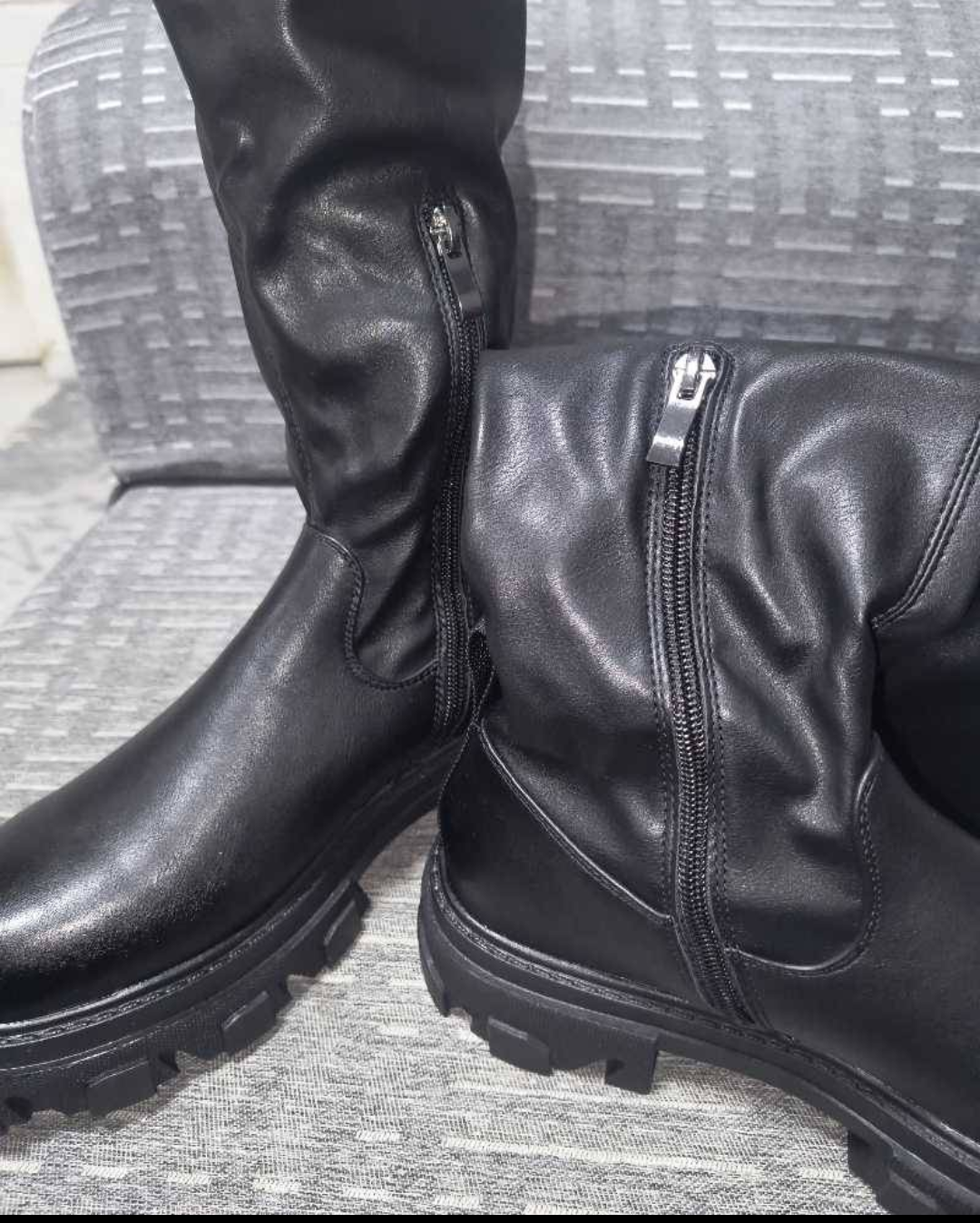 Botas negras hasta el muslo - miniatura 2