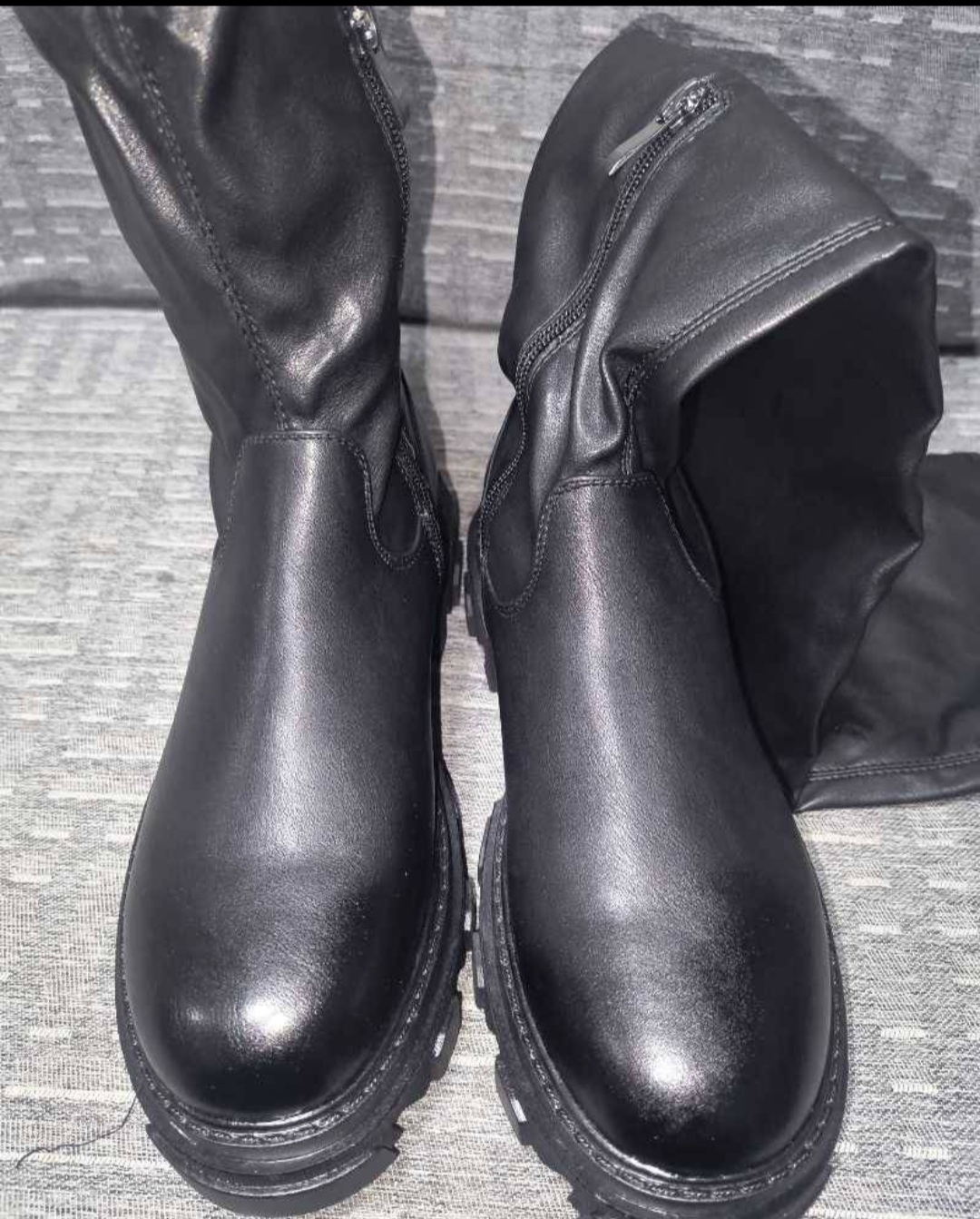 Botas negras hasta el muslo - miniatura 3