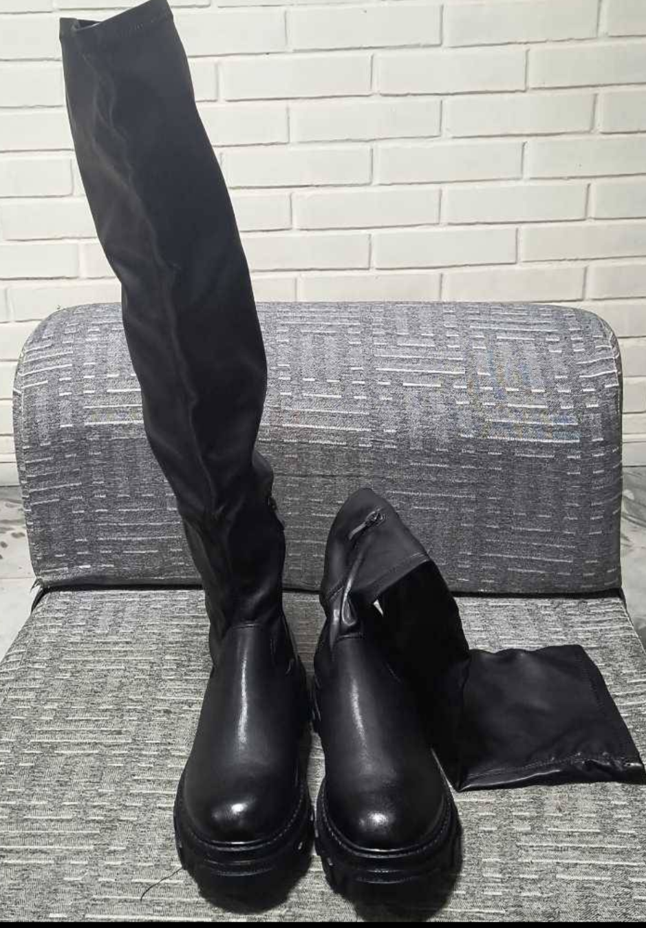 Botas negras hasta el muslo - miniatura 4
