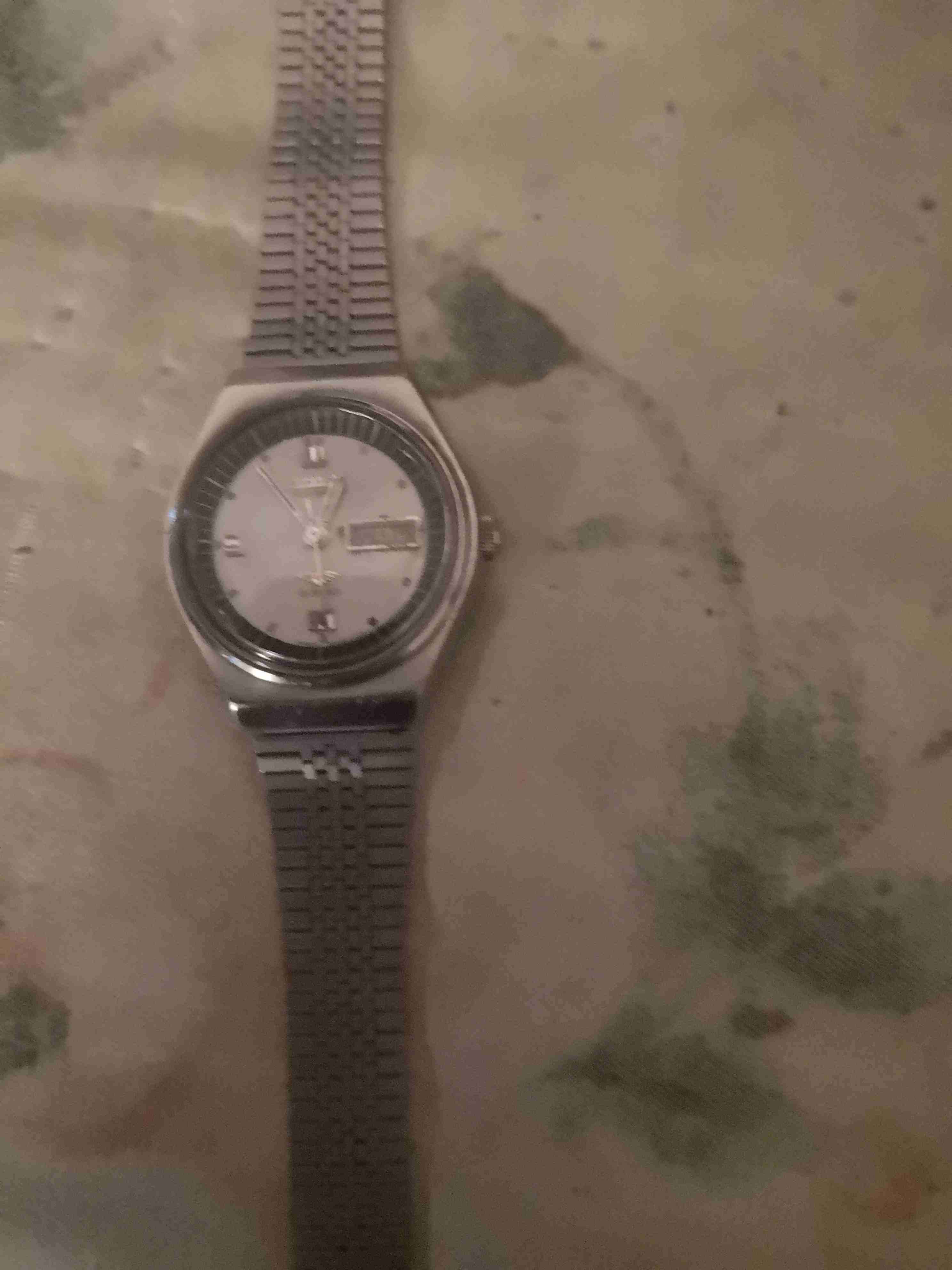 Reloj clásico de acero