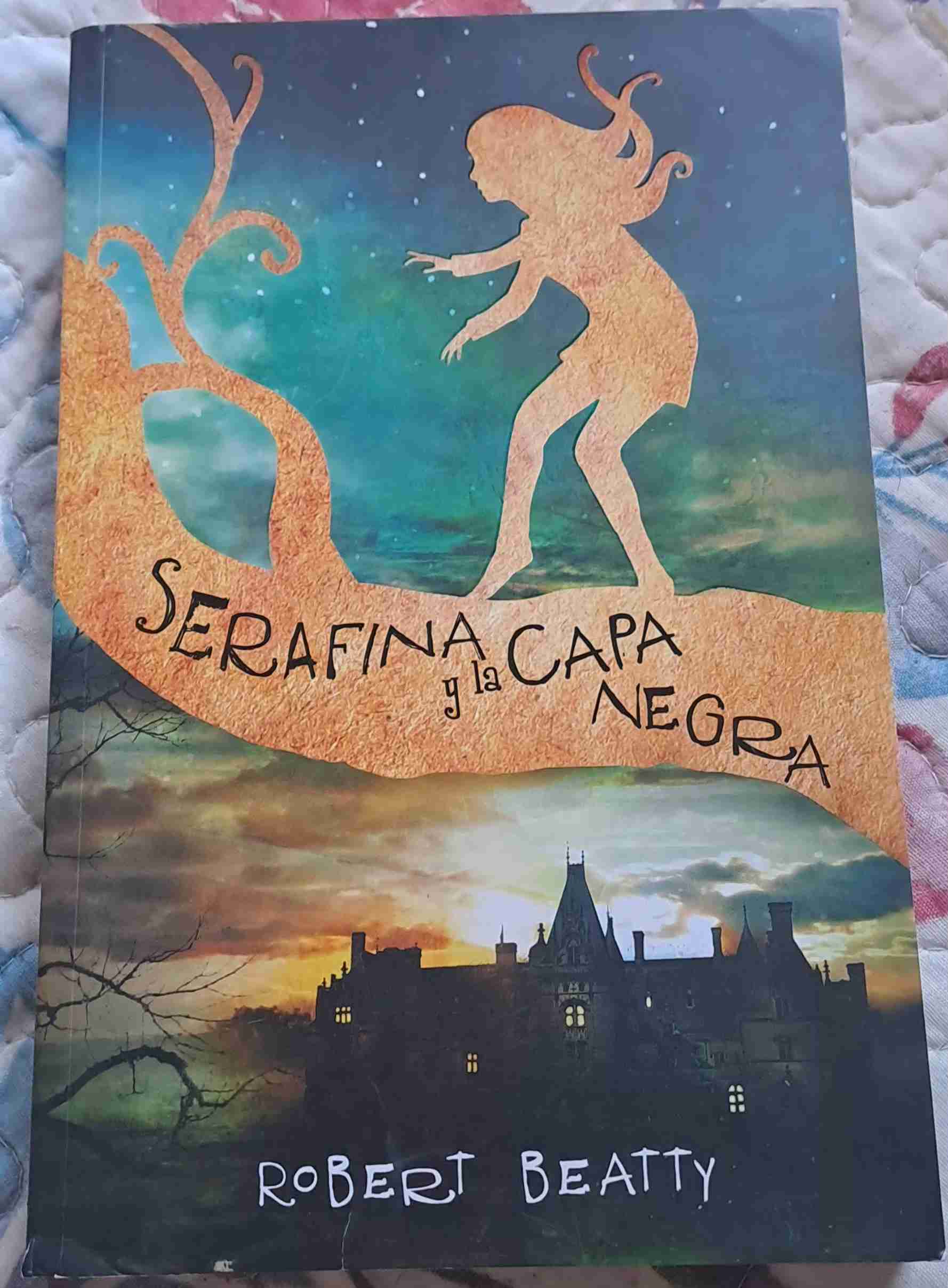Libro Serafina y la Capa Negra