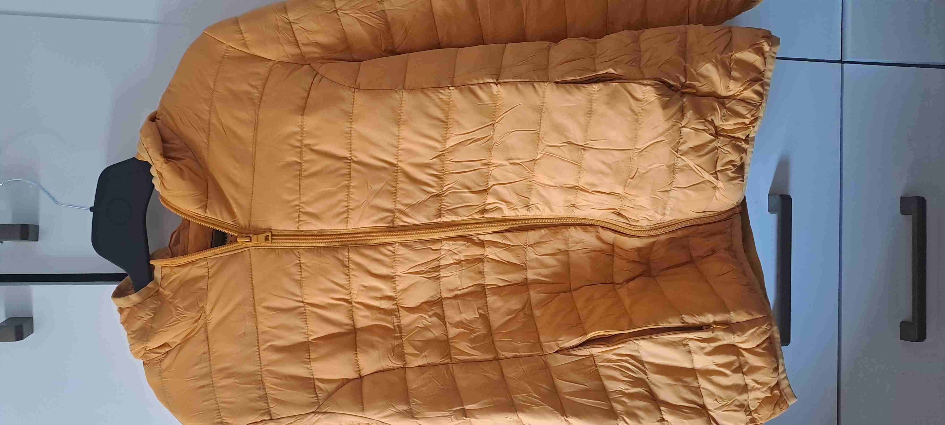 Chaqueta acolchada color mostaza