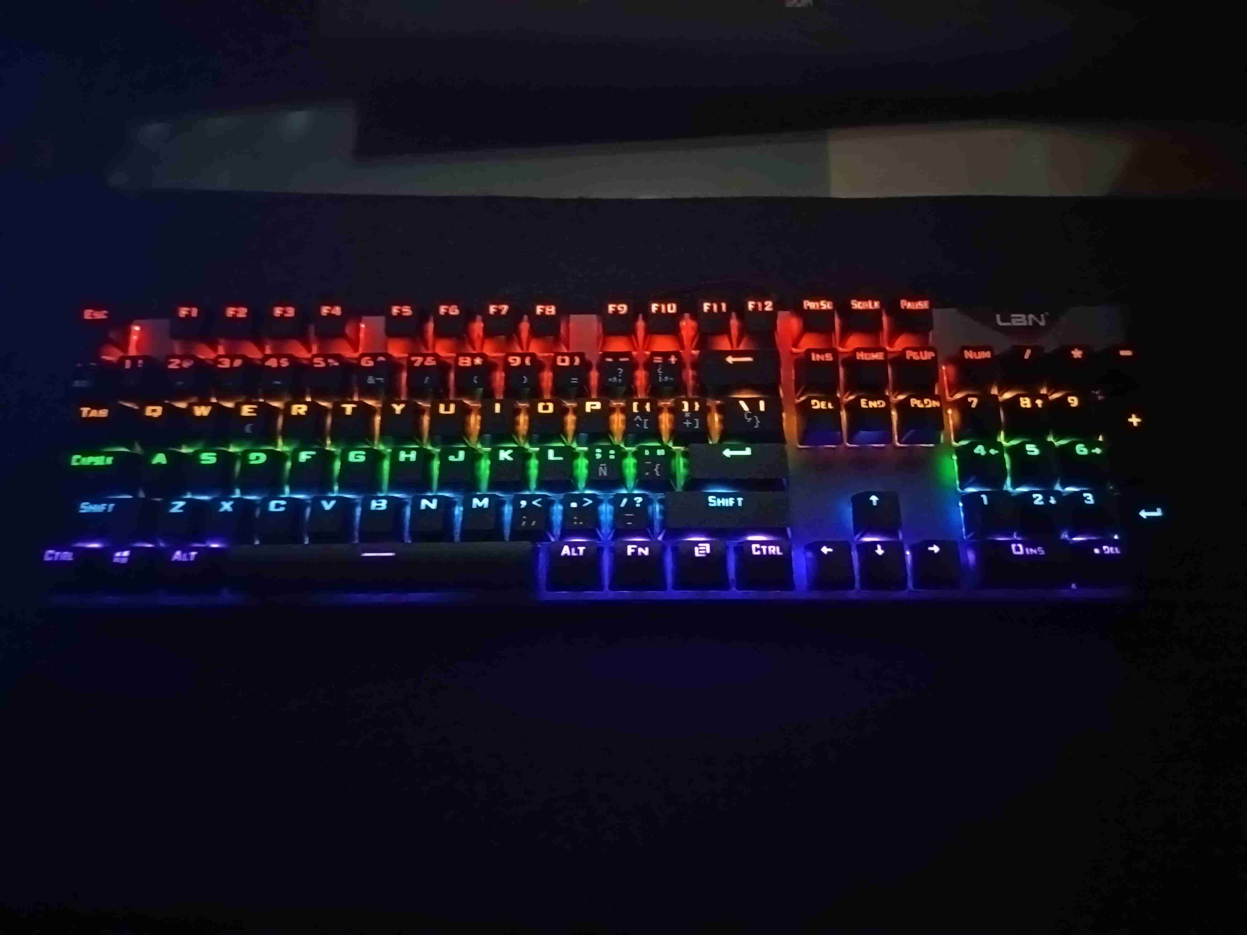 Teclado mecánico RGB retroiluminado - miniatura 2