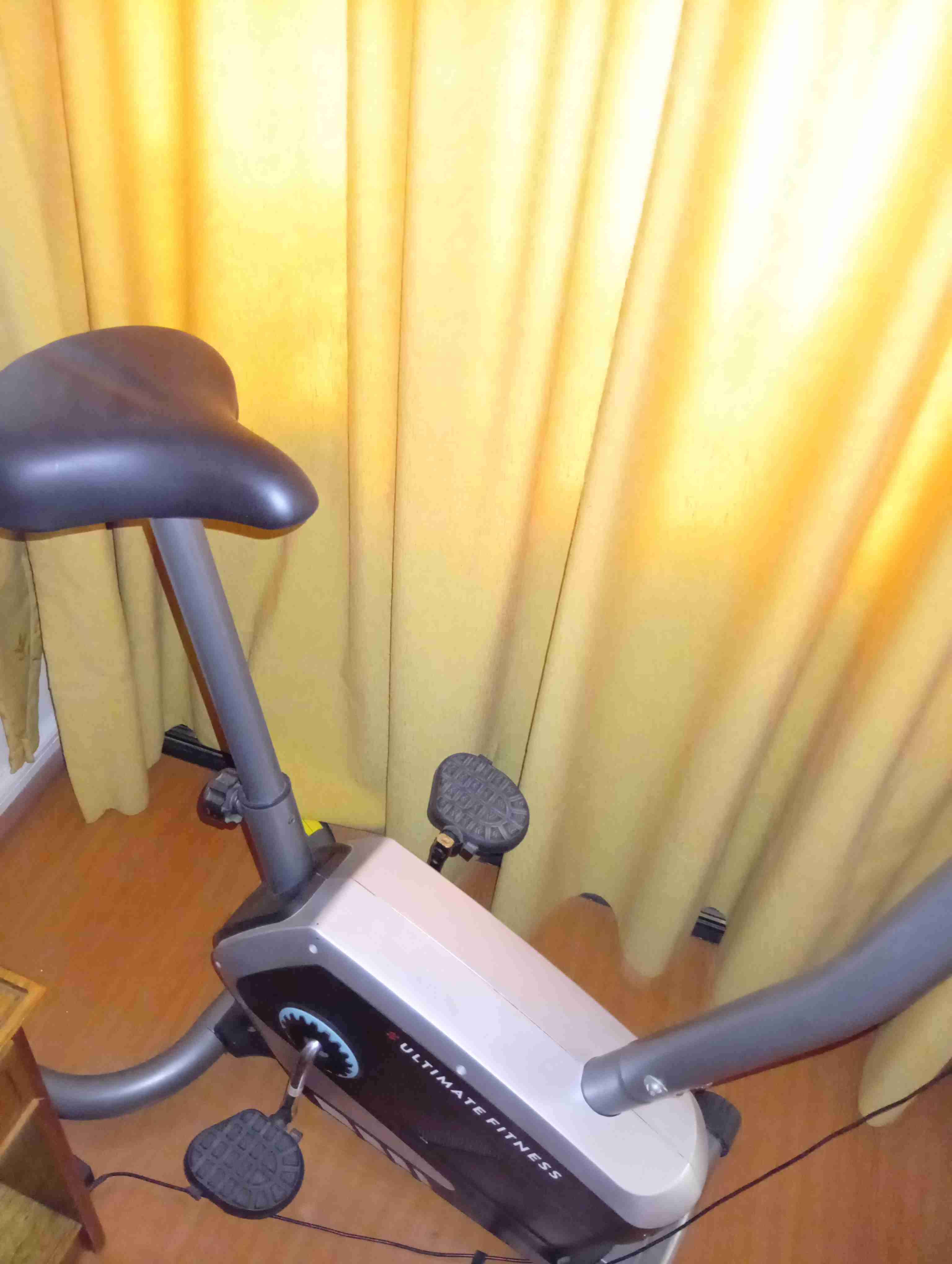 Bicicleta estática para ejercicio - miniatura 4