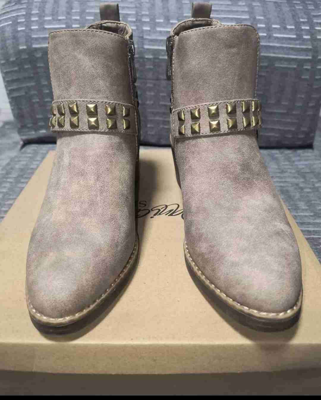 Botines beige con tachuelas - miniatura 4