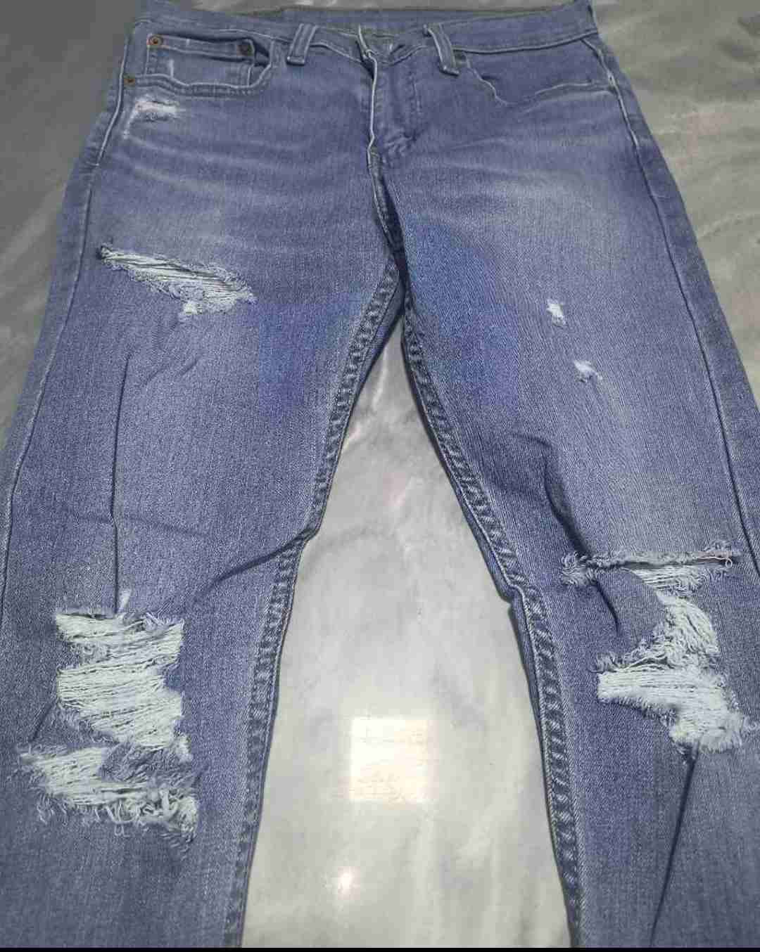 Jeans Levi's azul desgastados - 2