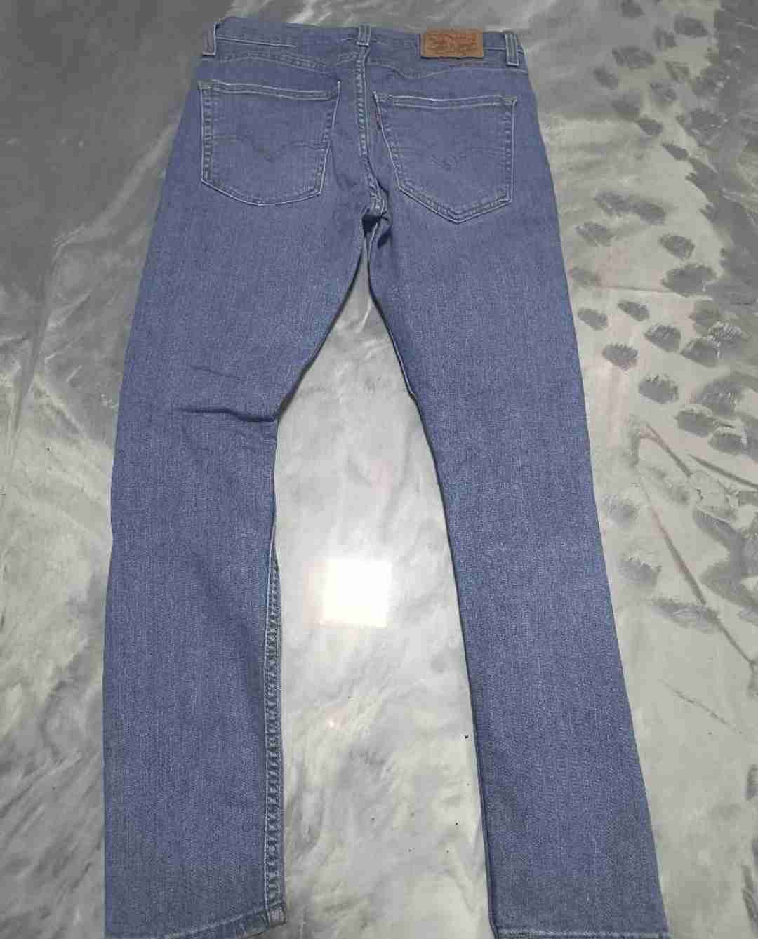 Jeans Levi's azul desgastados - 4