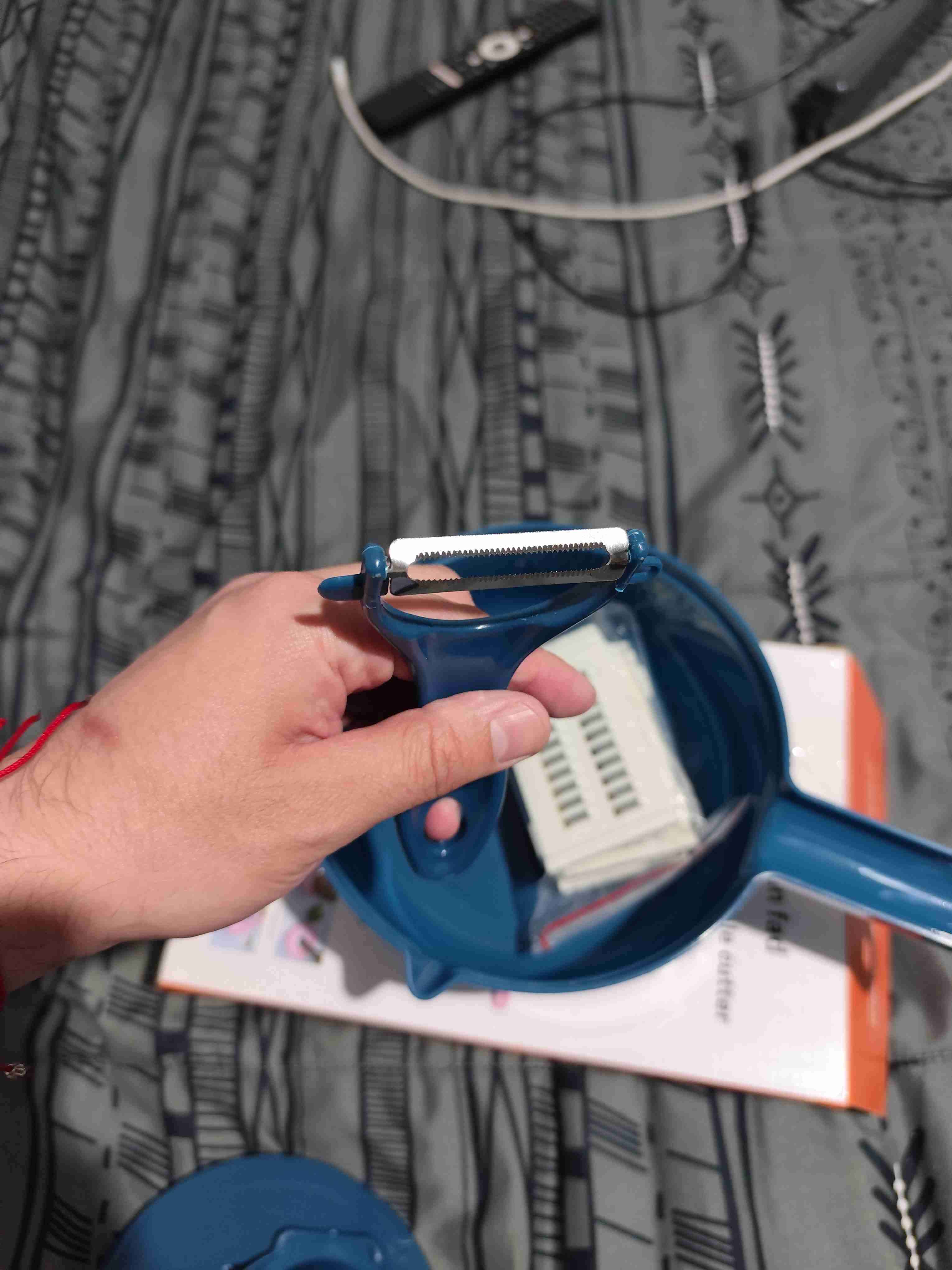 Mandolina azul con cuchillos y rallador - miniatura 2