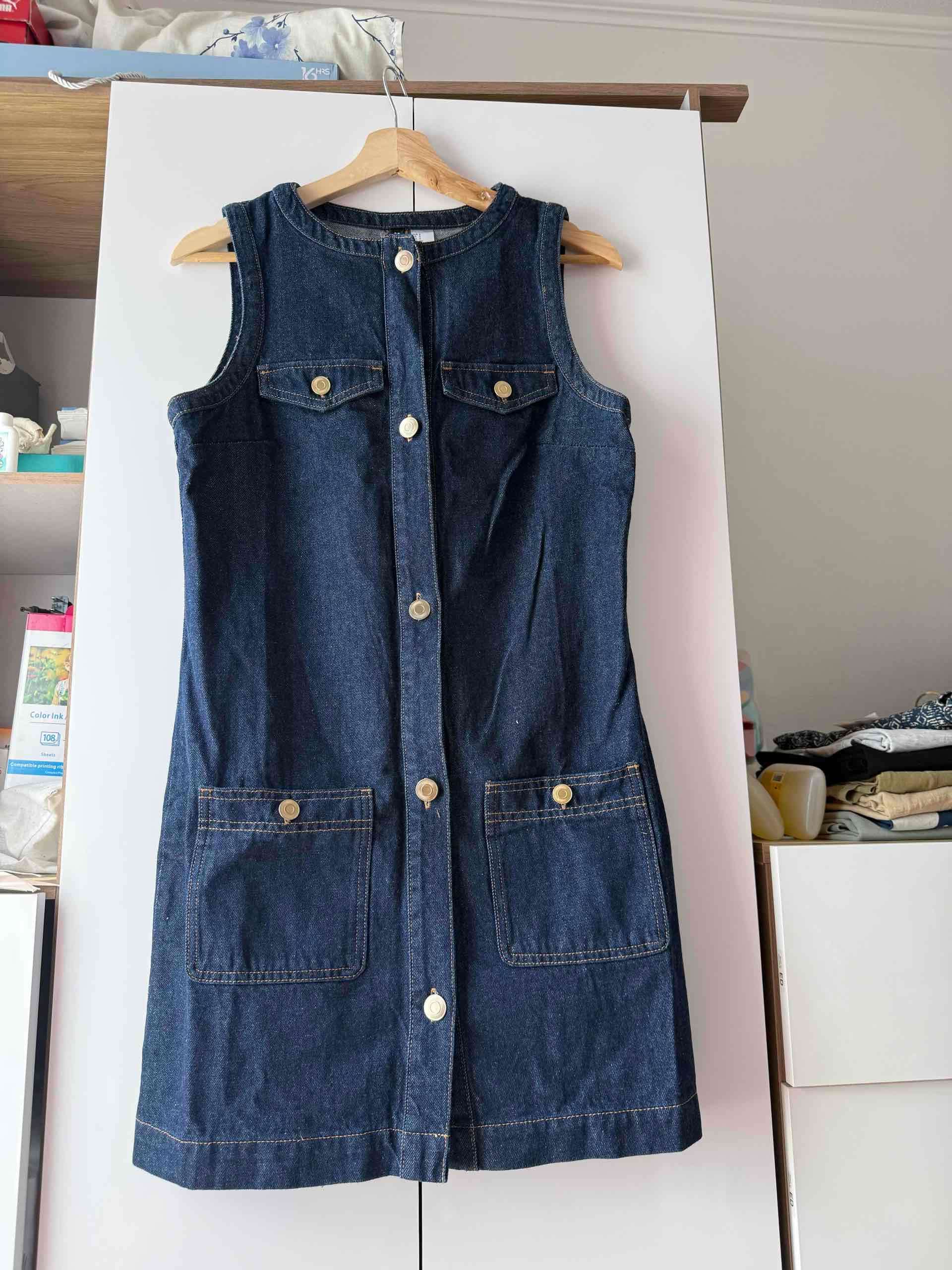 Vestido de mezclilla azul sin mangas