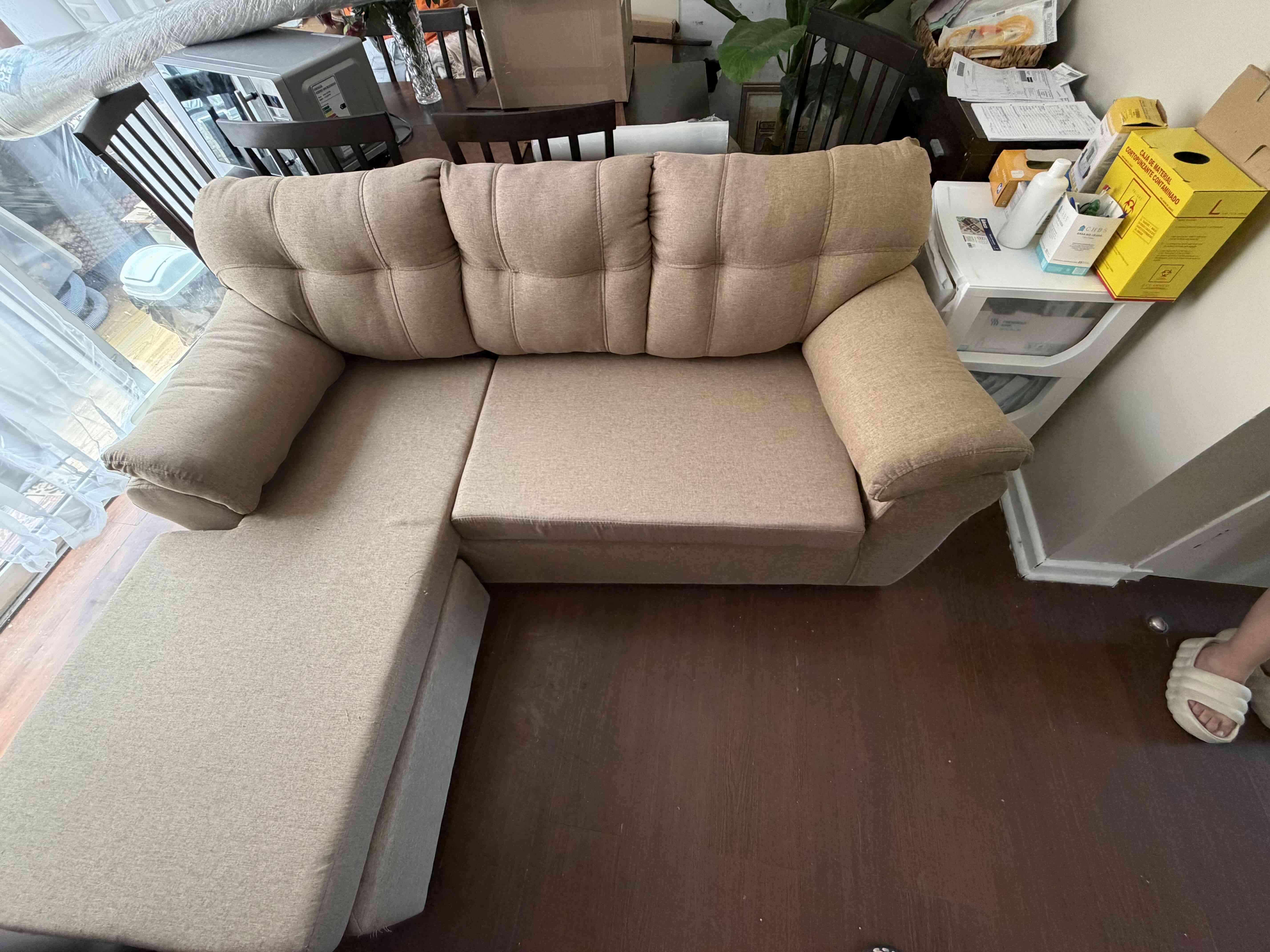 Sofá seccional beige - miniatura 2