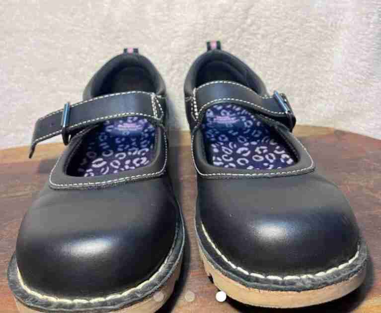 Zapatos escolares negros con correa - miniatura 2