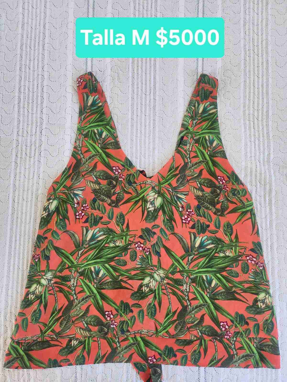 Blusa estampada tropical