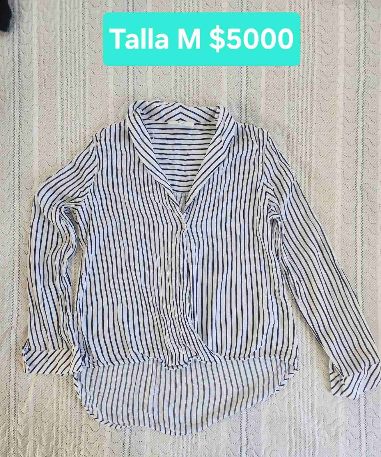 Blusa rayada blanca y azul