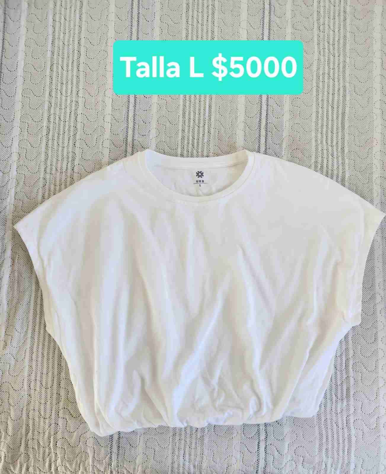 Polera blanca talla L