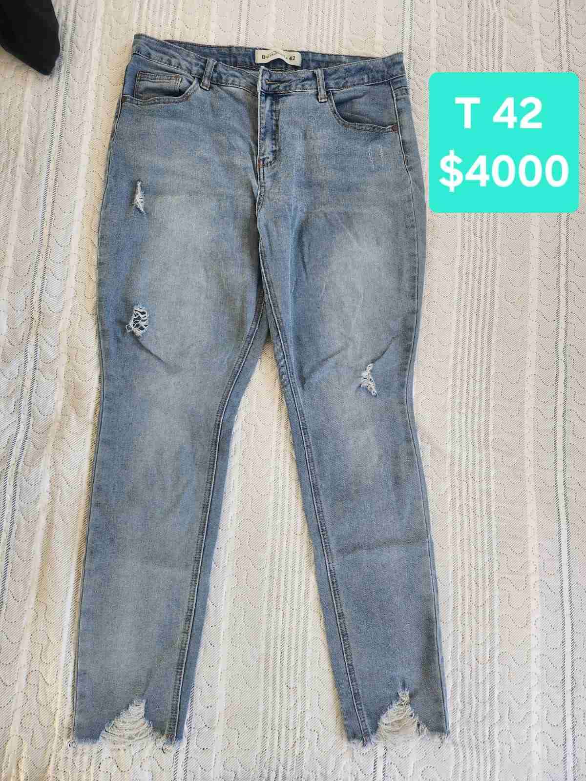 Jeans azul desgastado talla 42