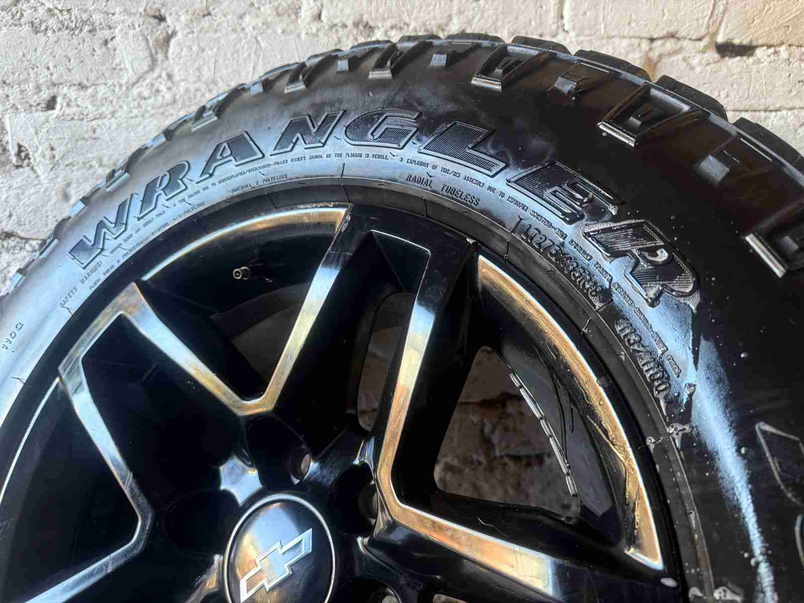 Neumático Wrangler con llantas para Camioneta