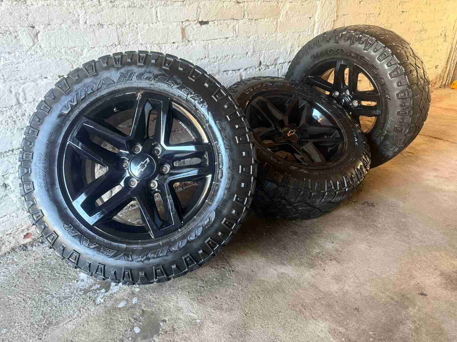 Neumático Wrangler con llantas para Camioneta - miniatura 2