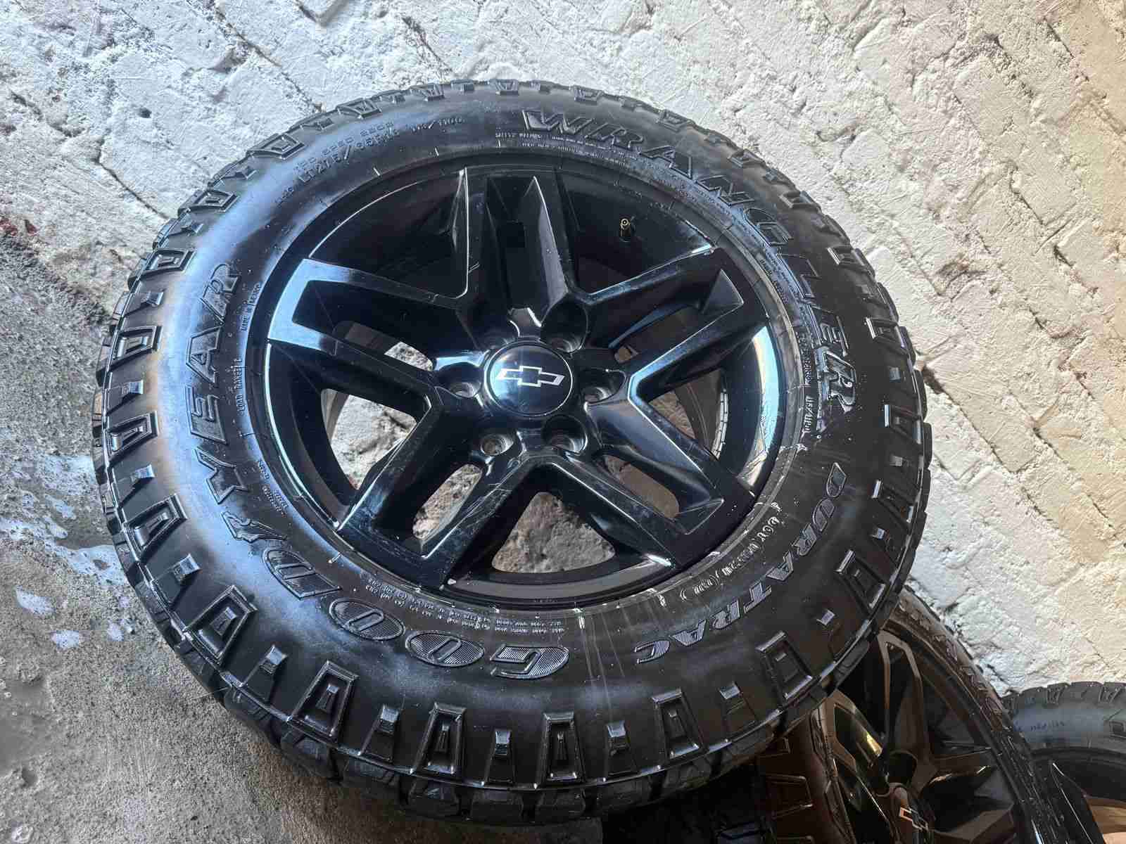 Neumático Wrangler con llantas para Camioneta - miniatura 3