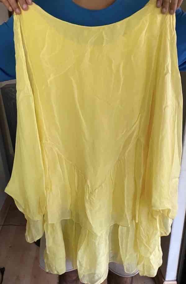Blusa italiana amarilla con volantes - miniatura 2