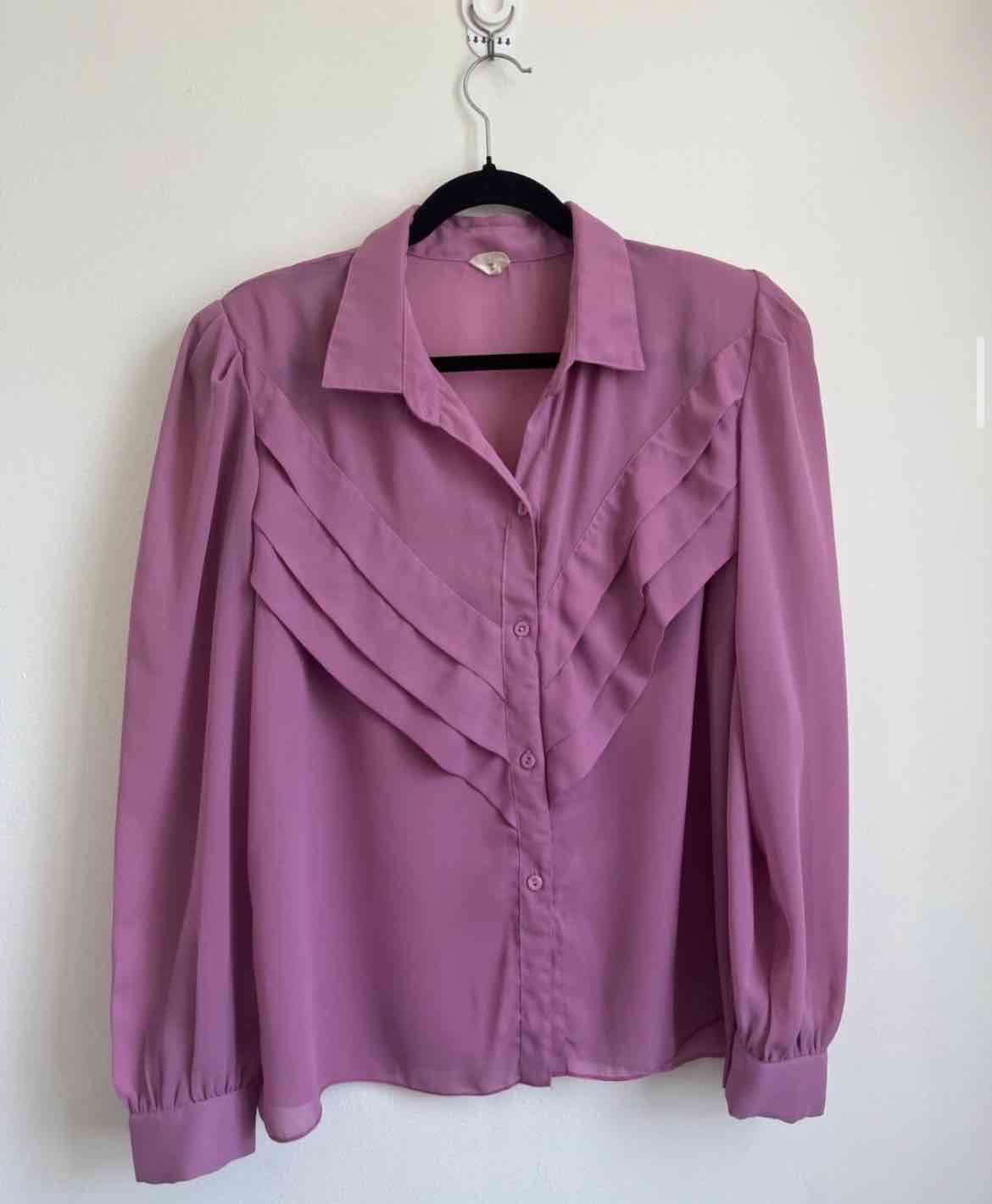 Blusa rosa con hombreras