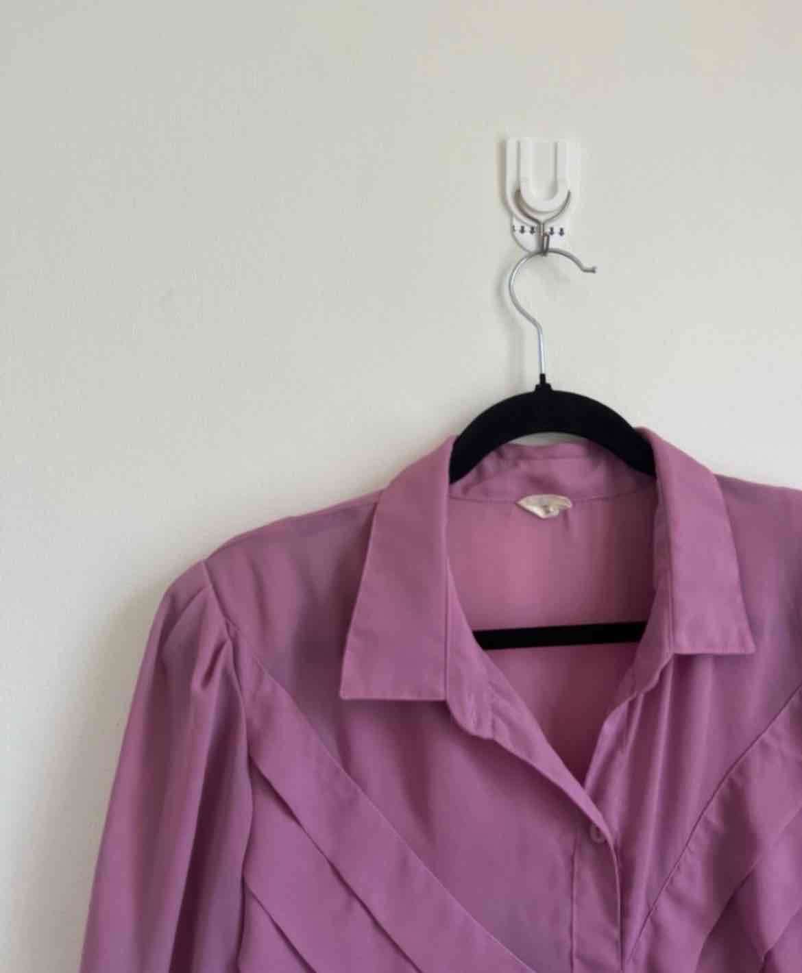 Blusa rosa con hombreras - miniatura 2