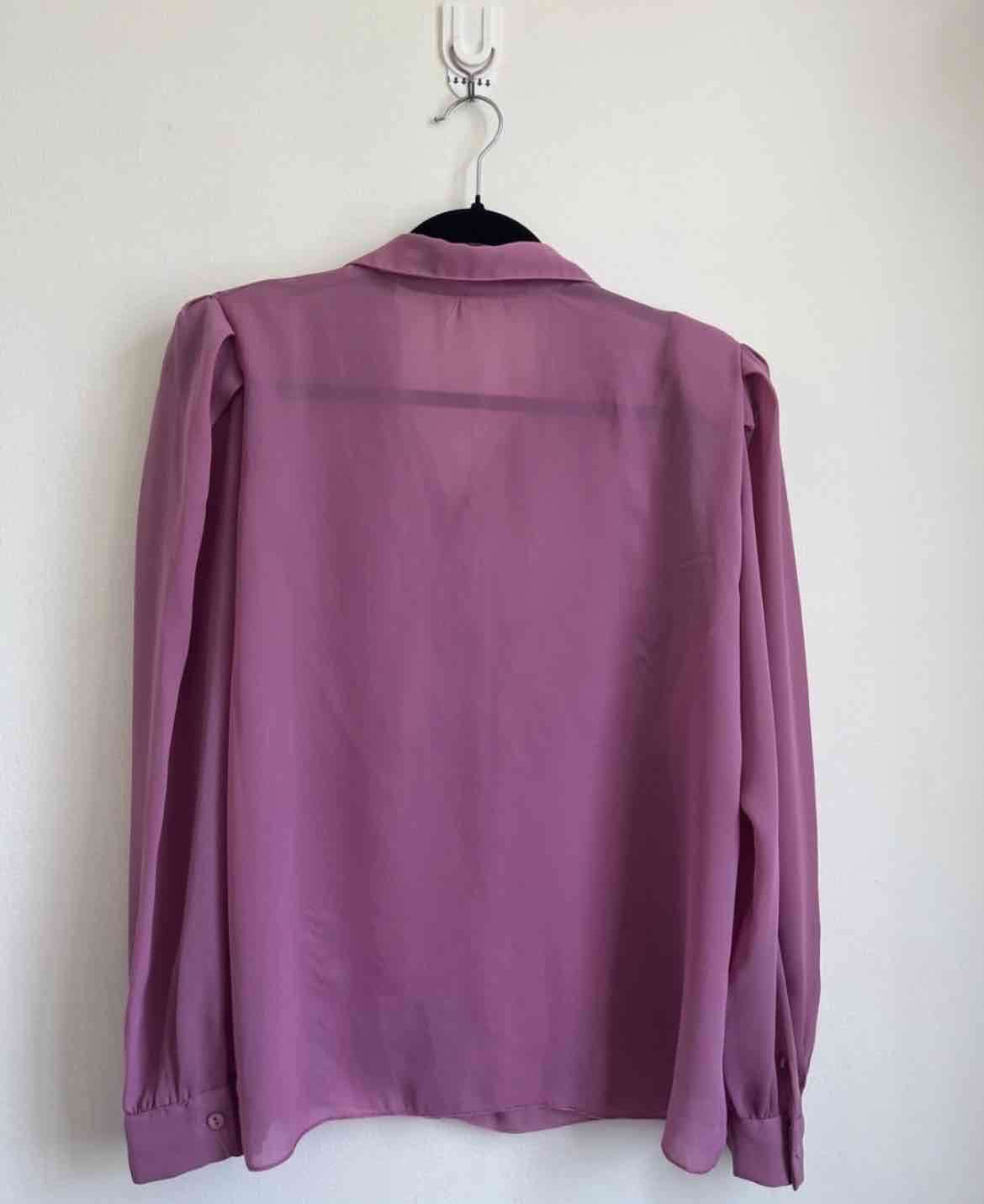 Blusa rosa con hombreras - miniatura 4