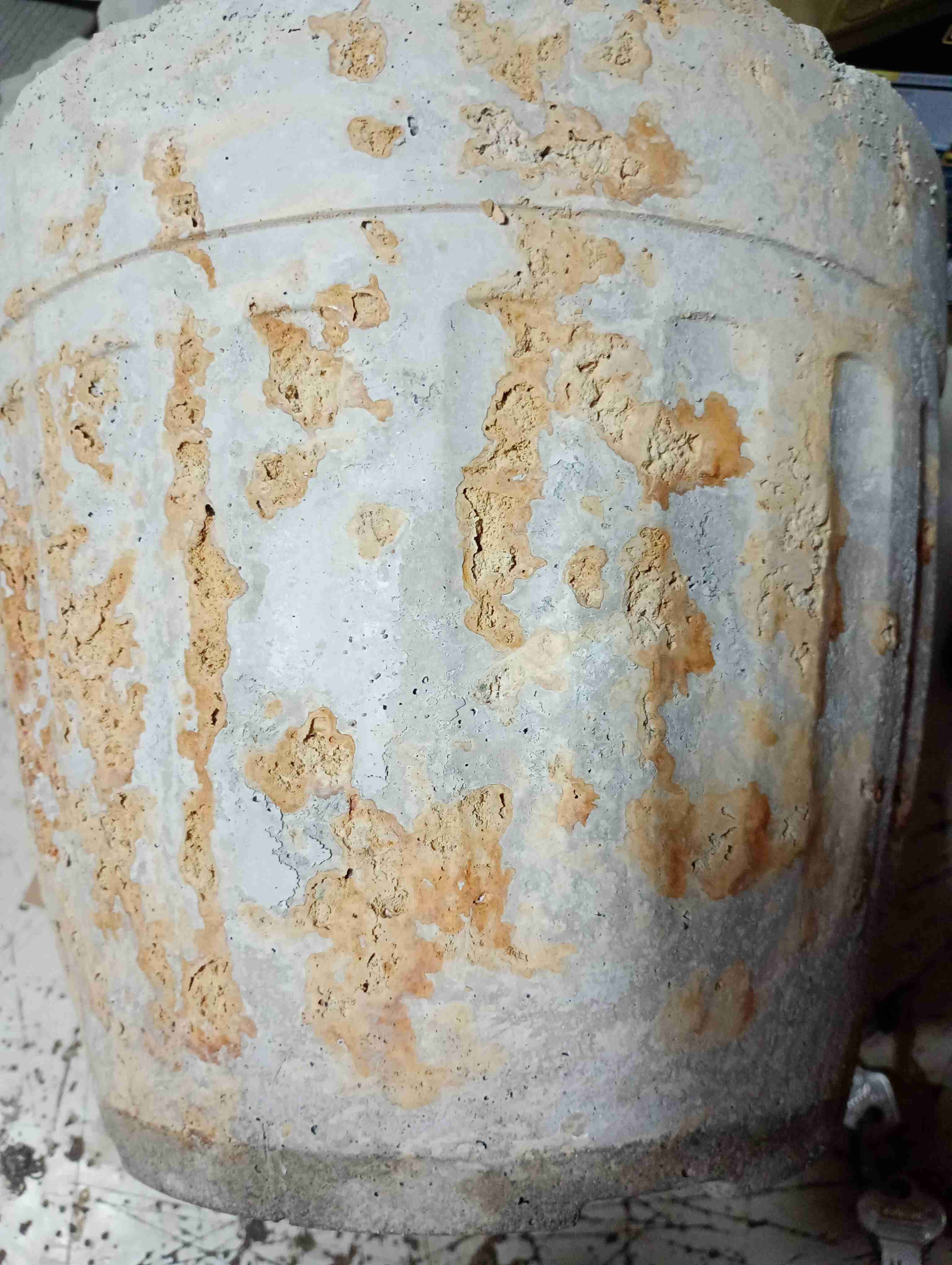 Macetero de cemento rústico detalles óxido añejado - miniatura 4