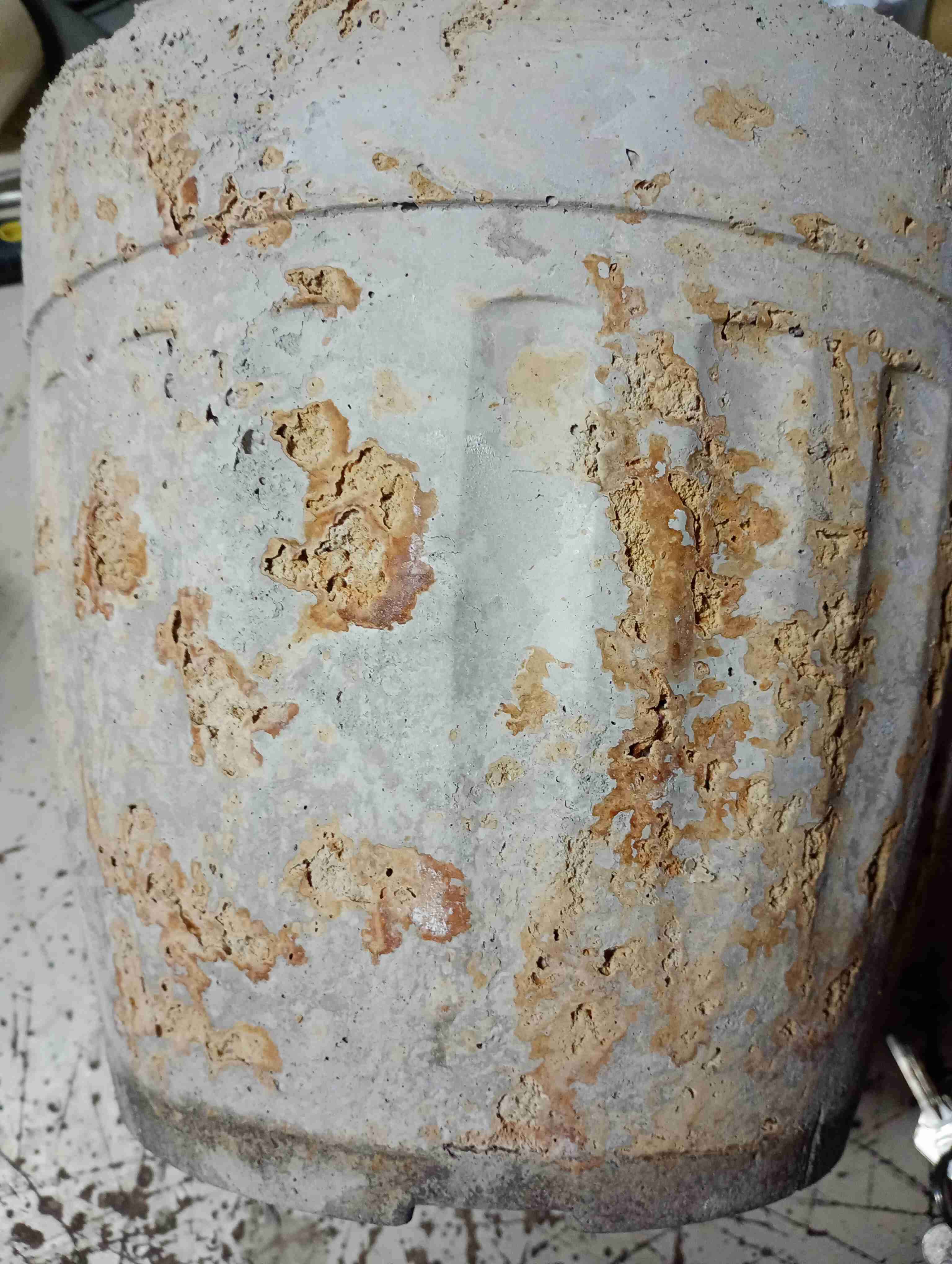 Macetero de cemento rústico detalles óxido añejado - miniatura 5