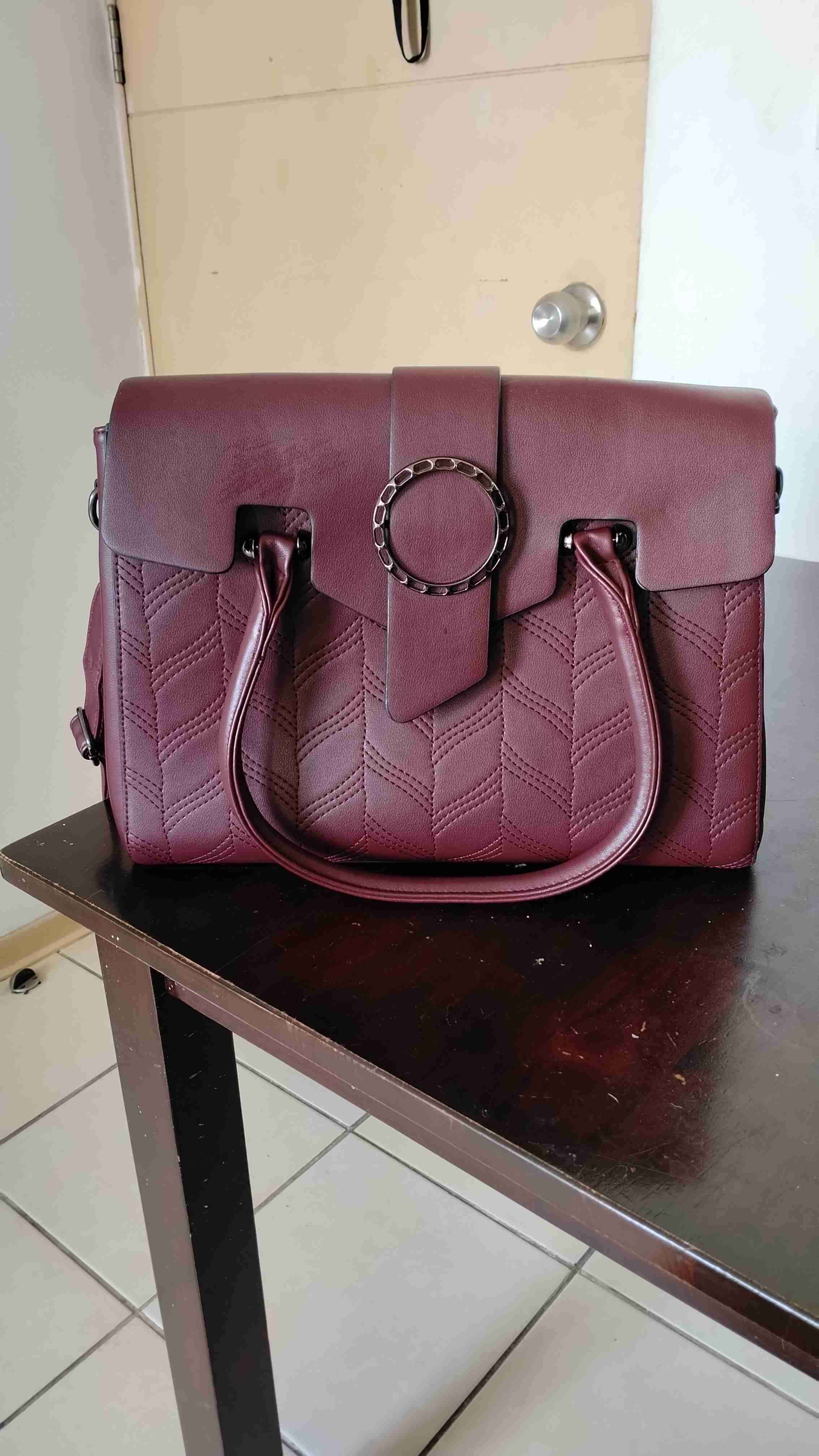 Cartera burdeos elegante