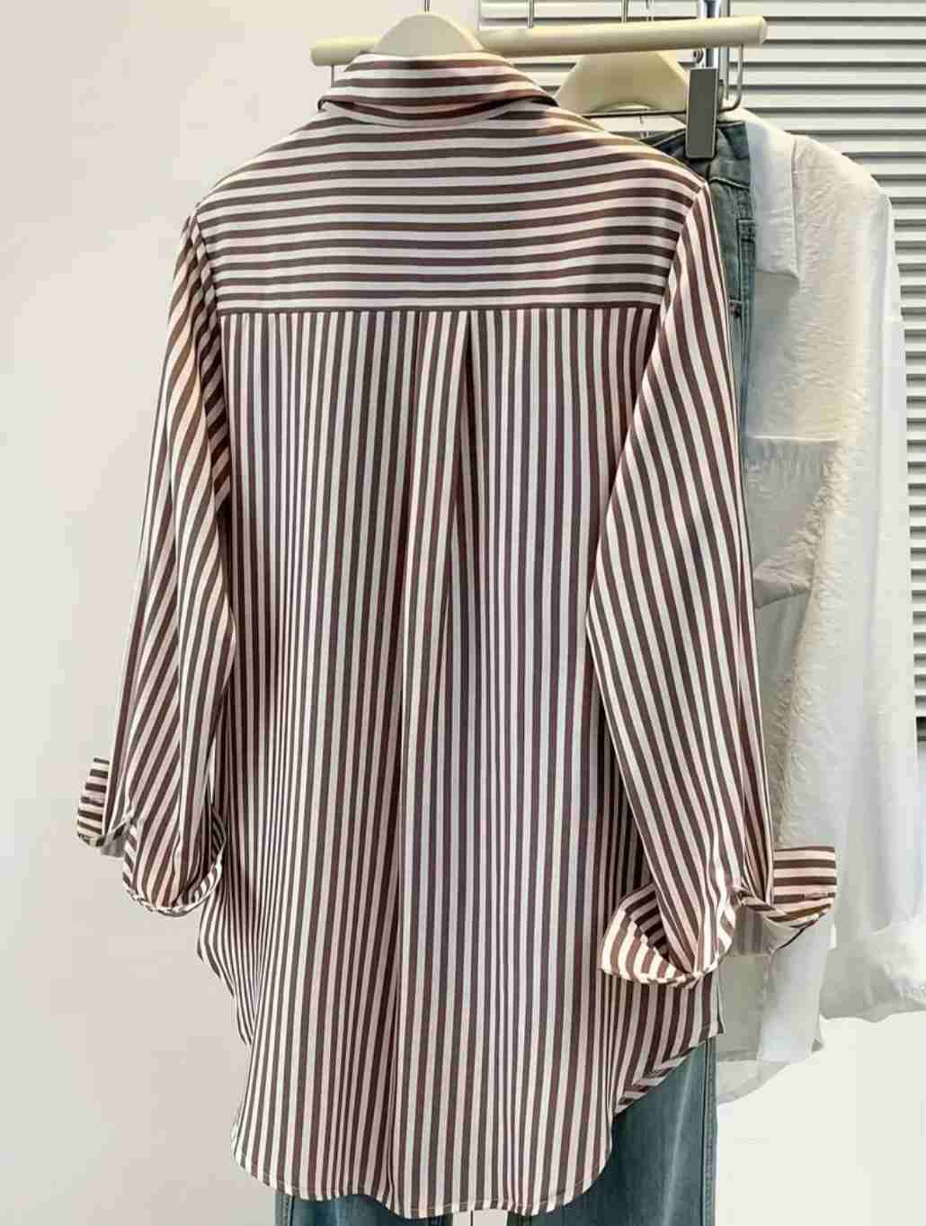 Camisa rayada blanca y marrón - miniatura 2