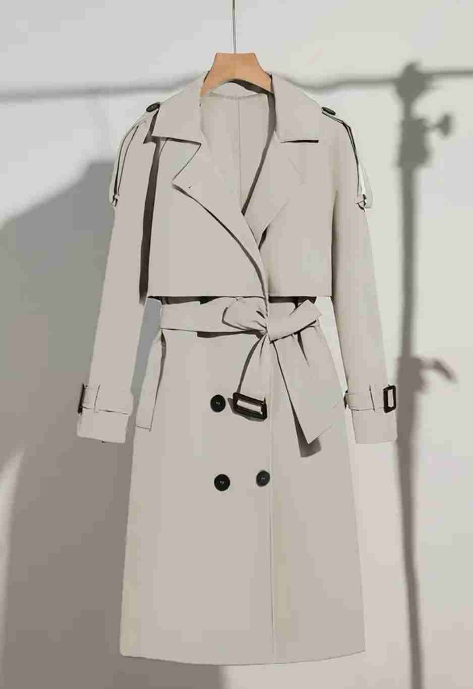 Abrigo clásico beige con cinturón