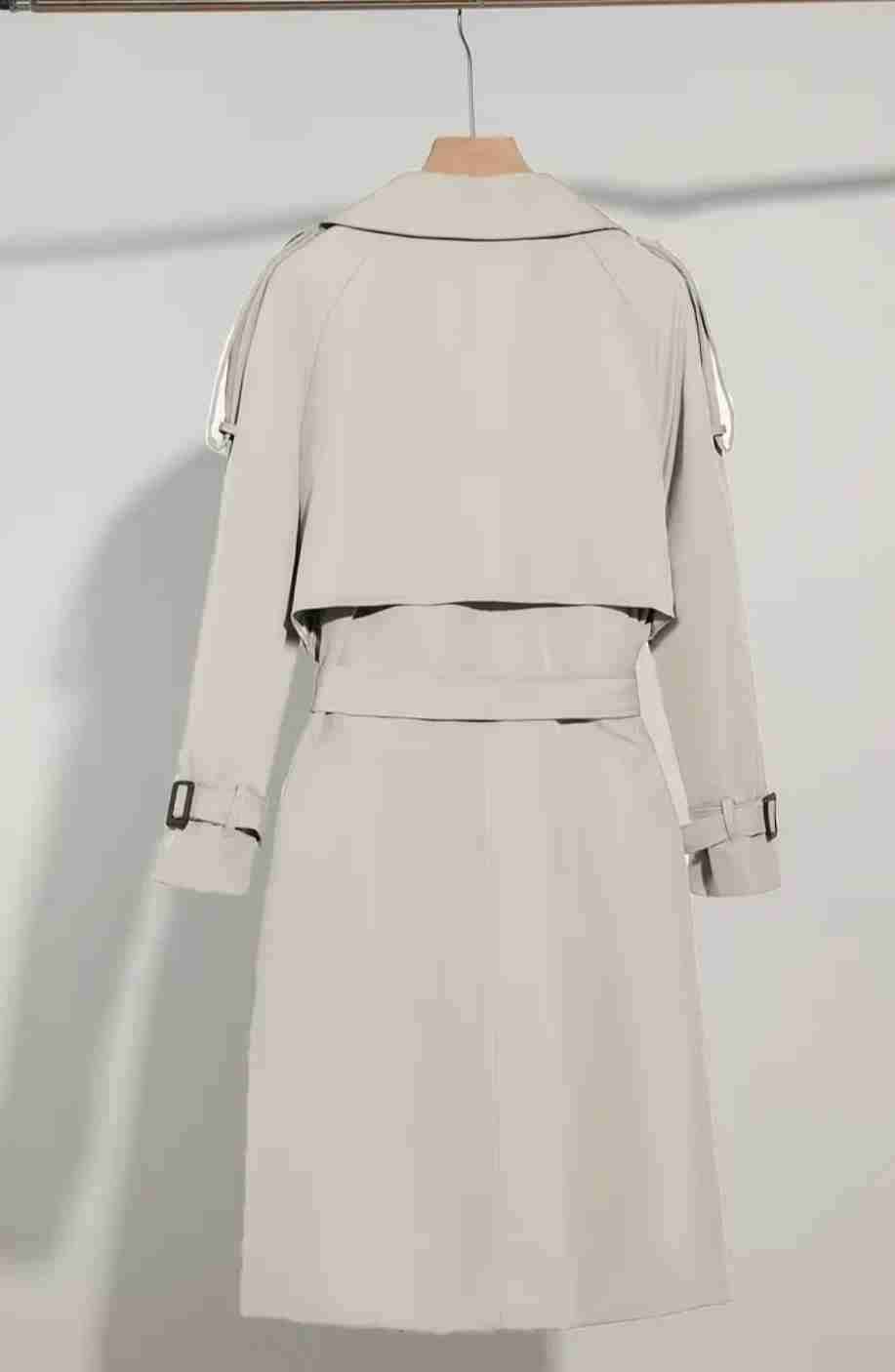 Abrigo clásico beige con cinturón - miniatura 2