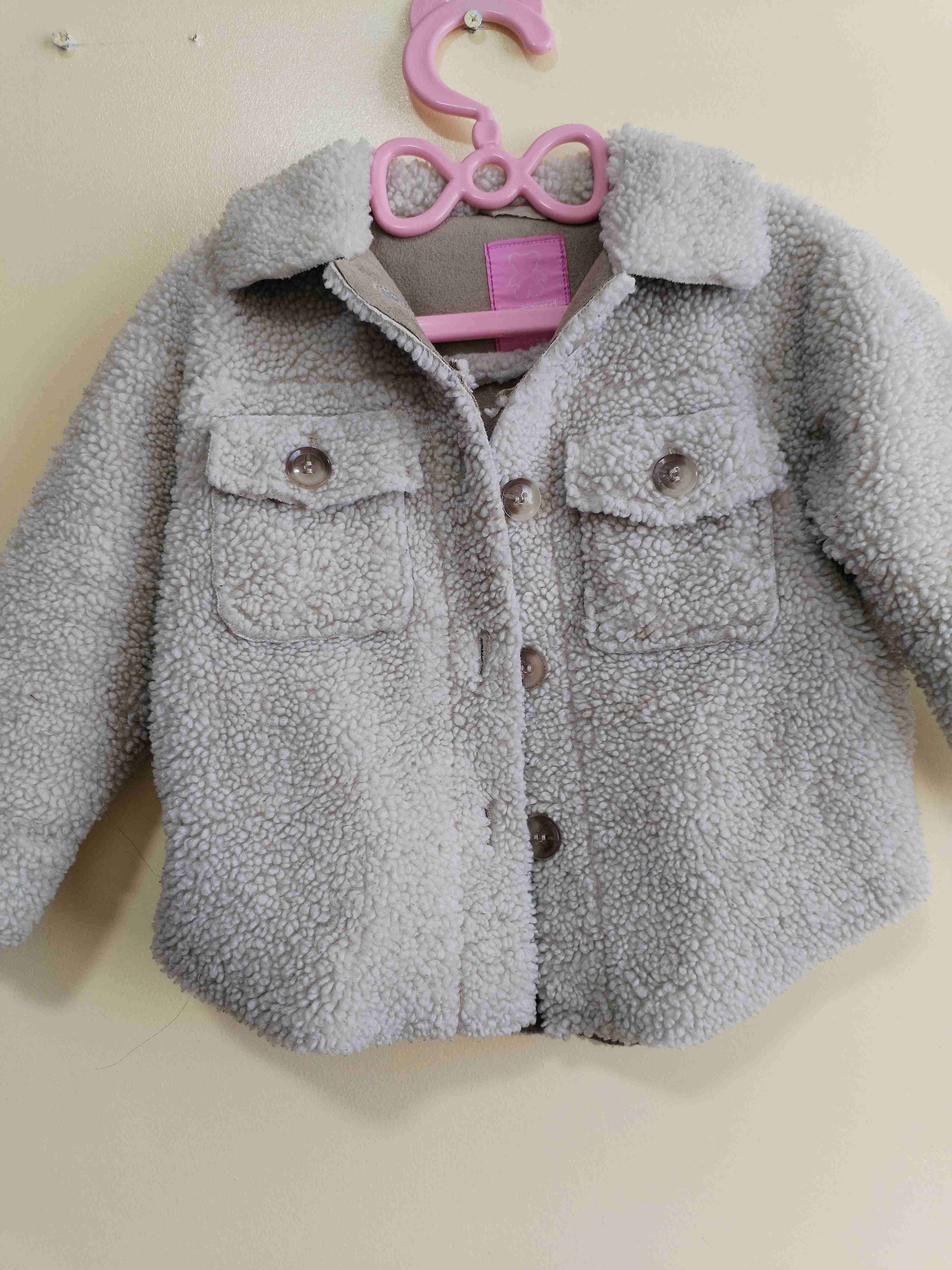 Chaqueta de lana gris bebé