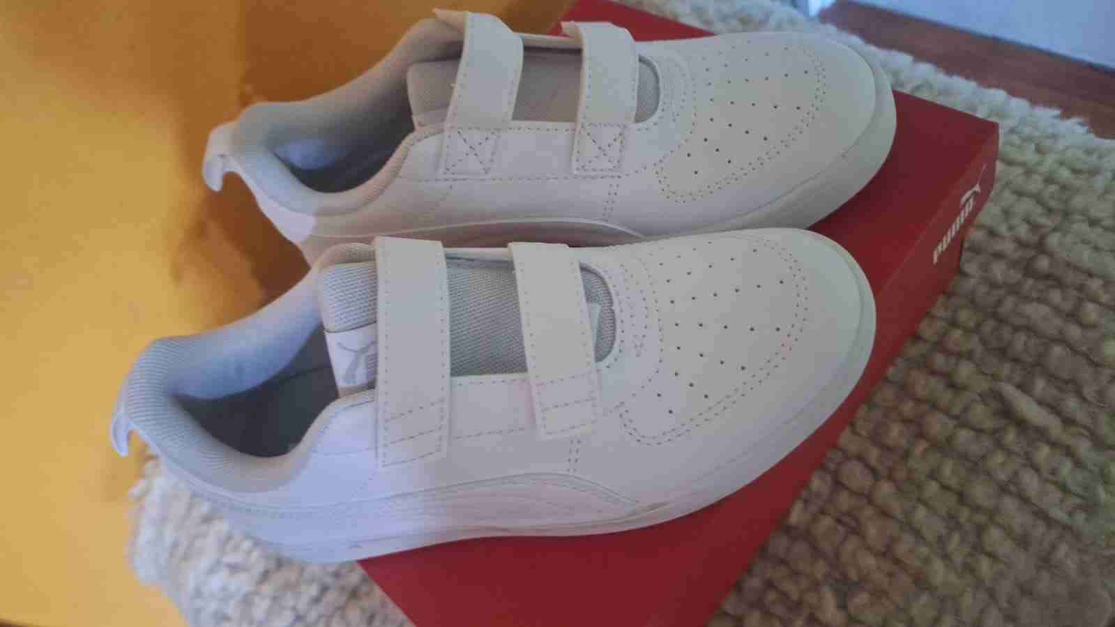 Zapatillas blancas deportivas