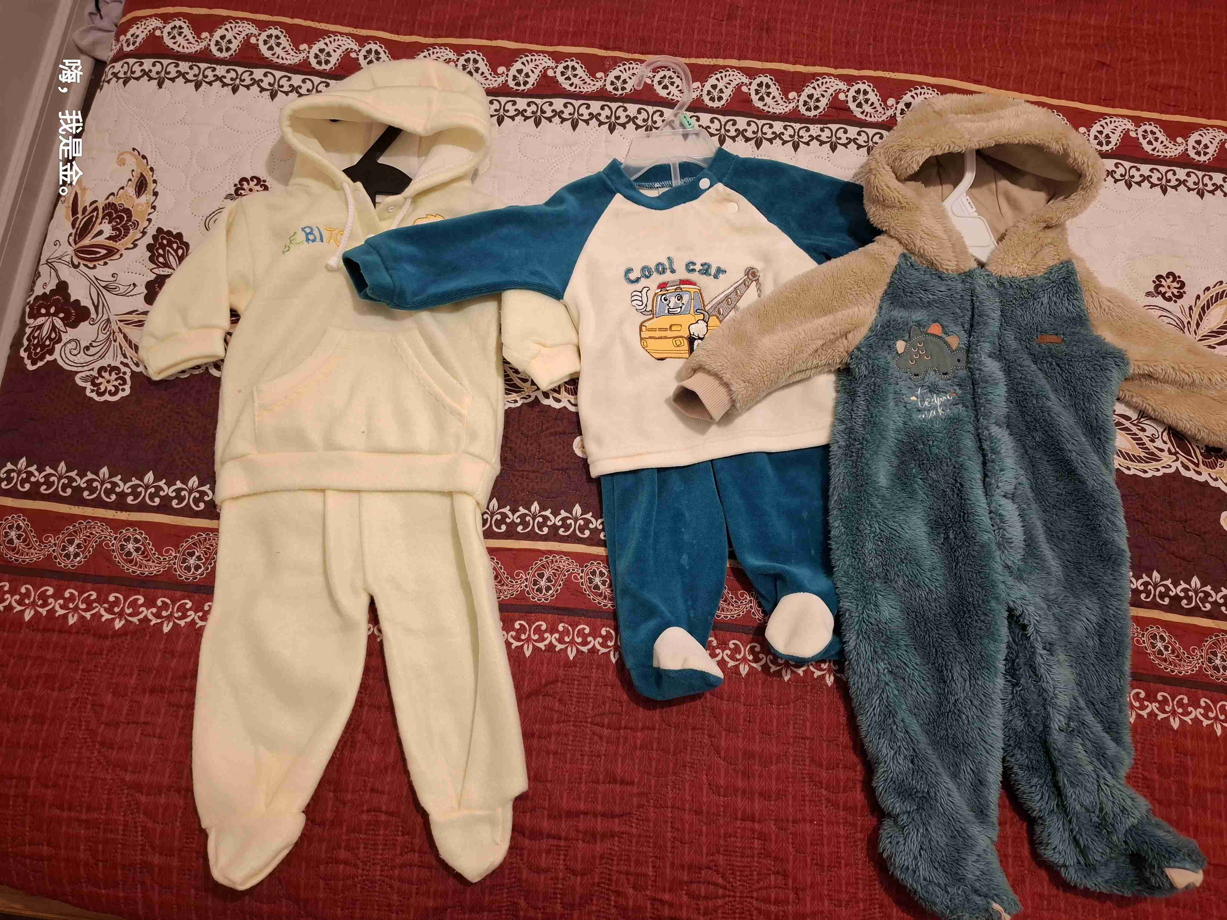 Ropa de bebé de invierno variada