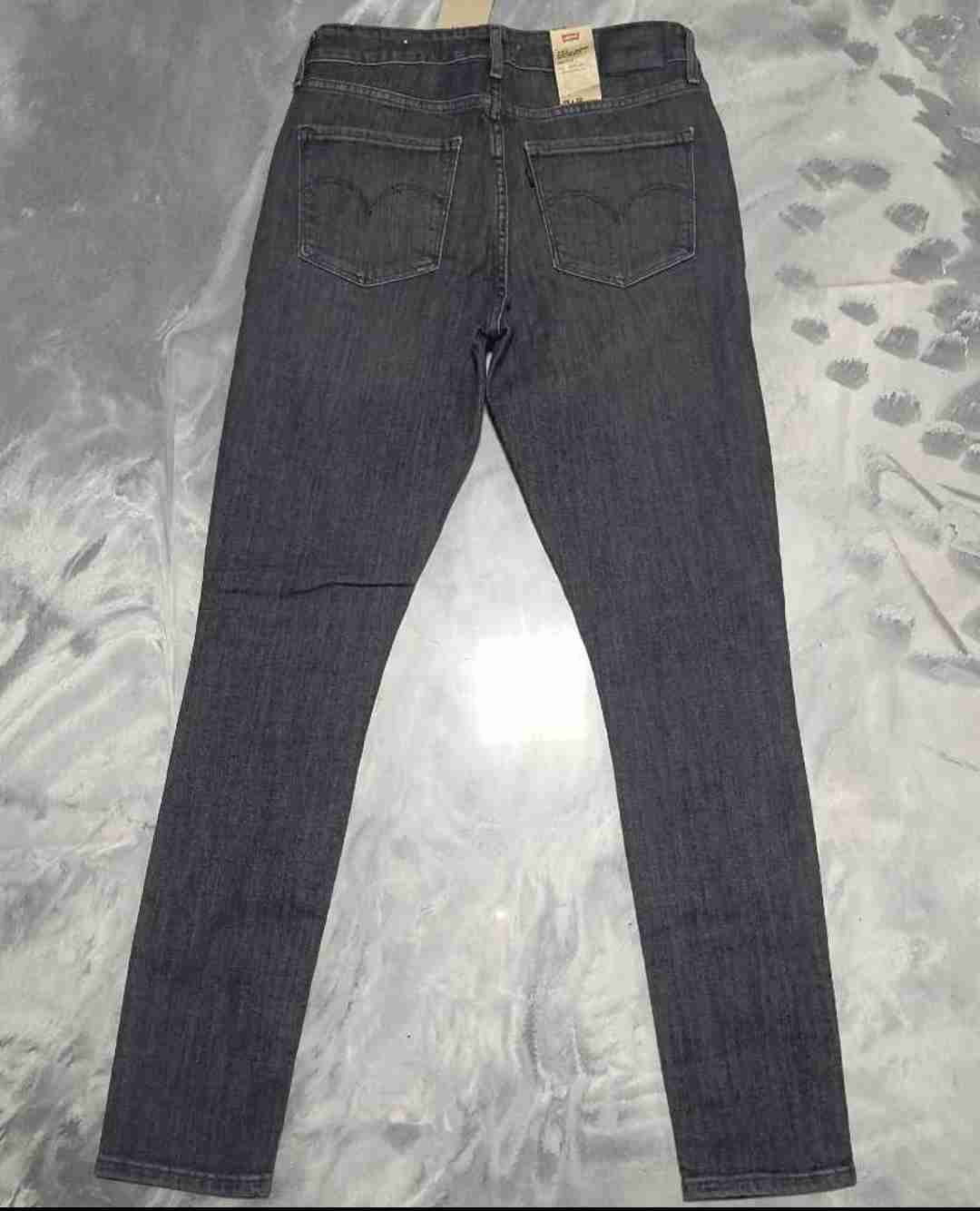 Jeans Levi's oscuros rasgados - miniatura 3