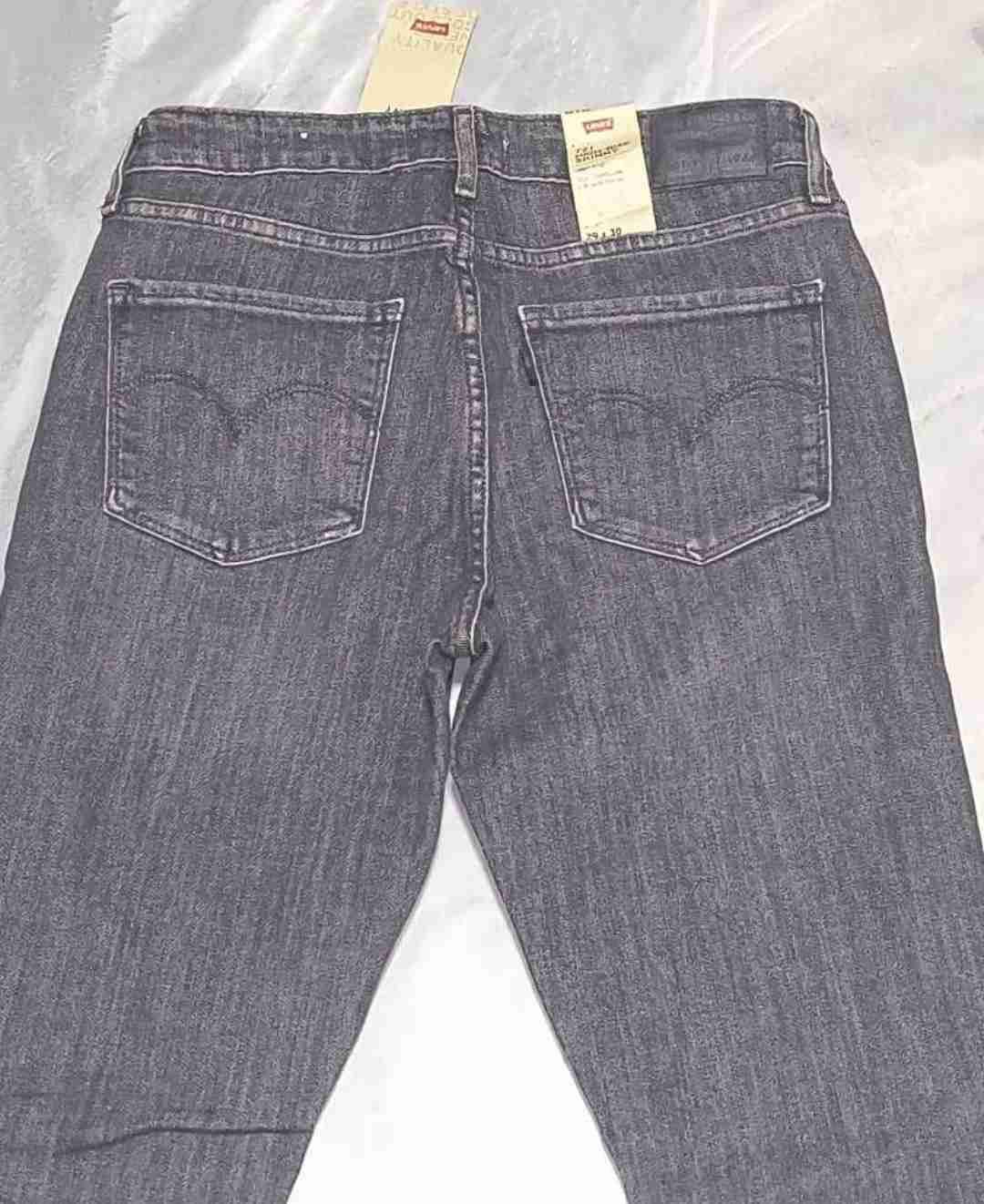 Jeans Levi's oscuros rasgados - miniatura 4